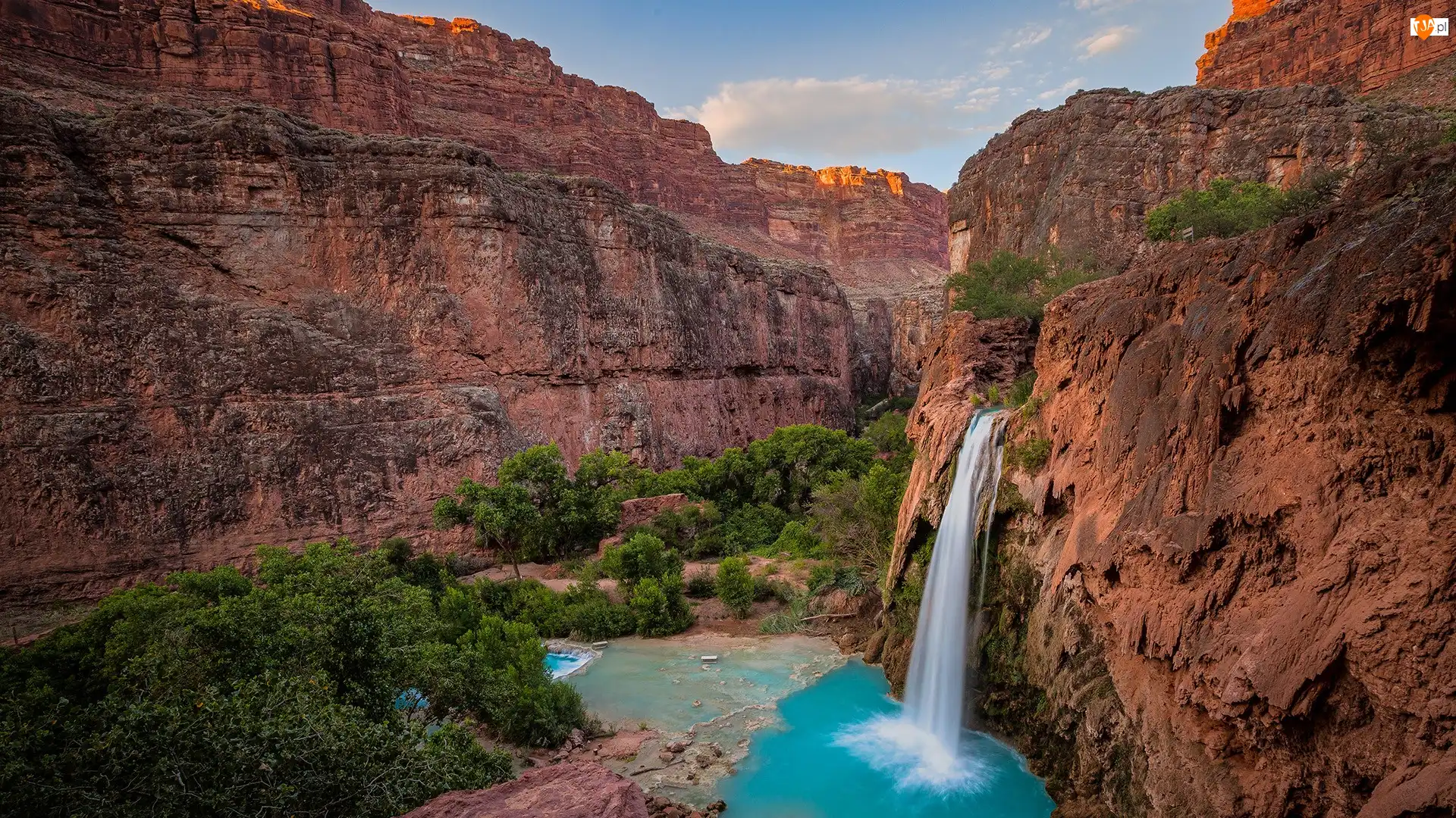 Drzewa, Stany Zjednoczone, Góry, Wodospad Havasupai, Arizona, Skały, Niebo, Park Narodowy Wielkiego Kanionu