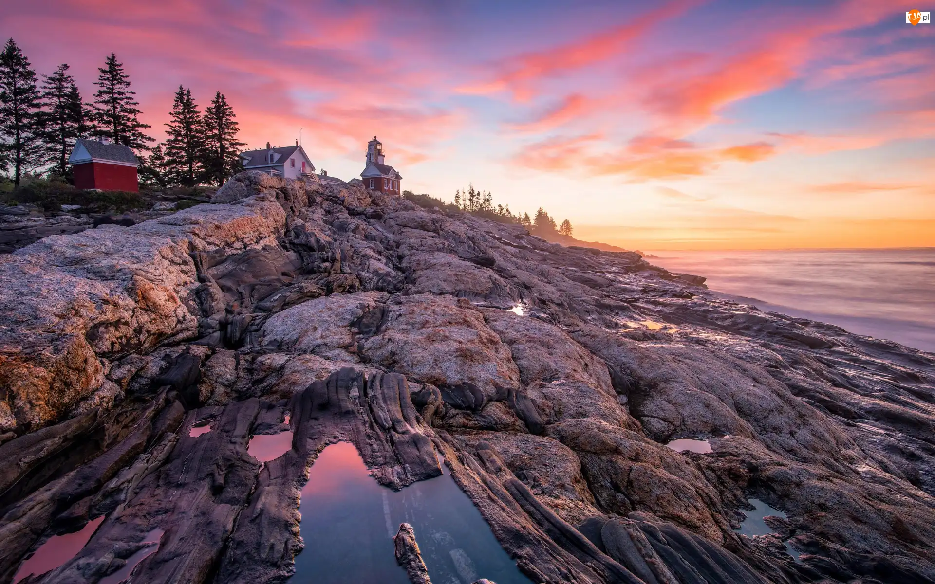 Stany Zjednoczone, Drzewa, Zachód słońca, Domy, Skały, Morze, Pemaquid Point Lighthouse, Latarnia morska, Wieczór, Stan Maine