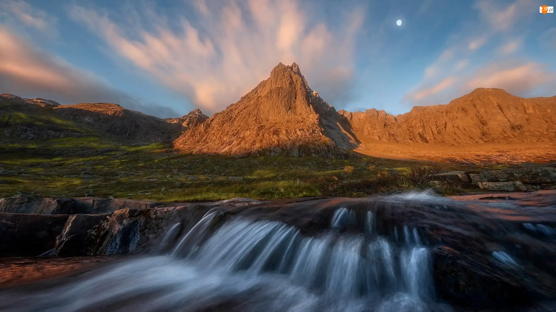 Góra Stortinden, Brązowe, Norwegia, Góry, Spitsbergen, Rzeka, Skały