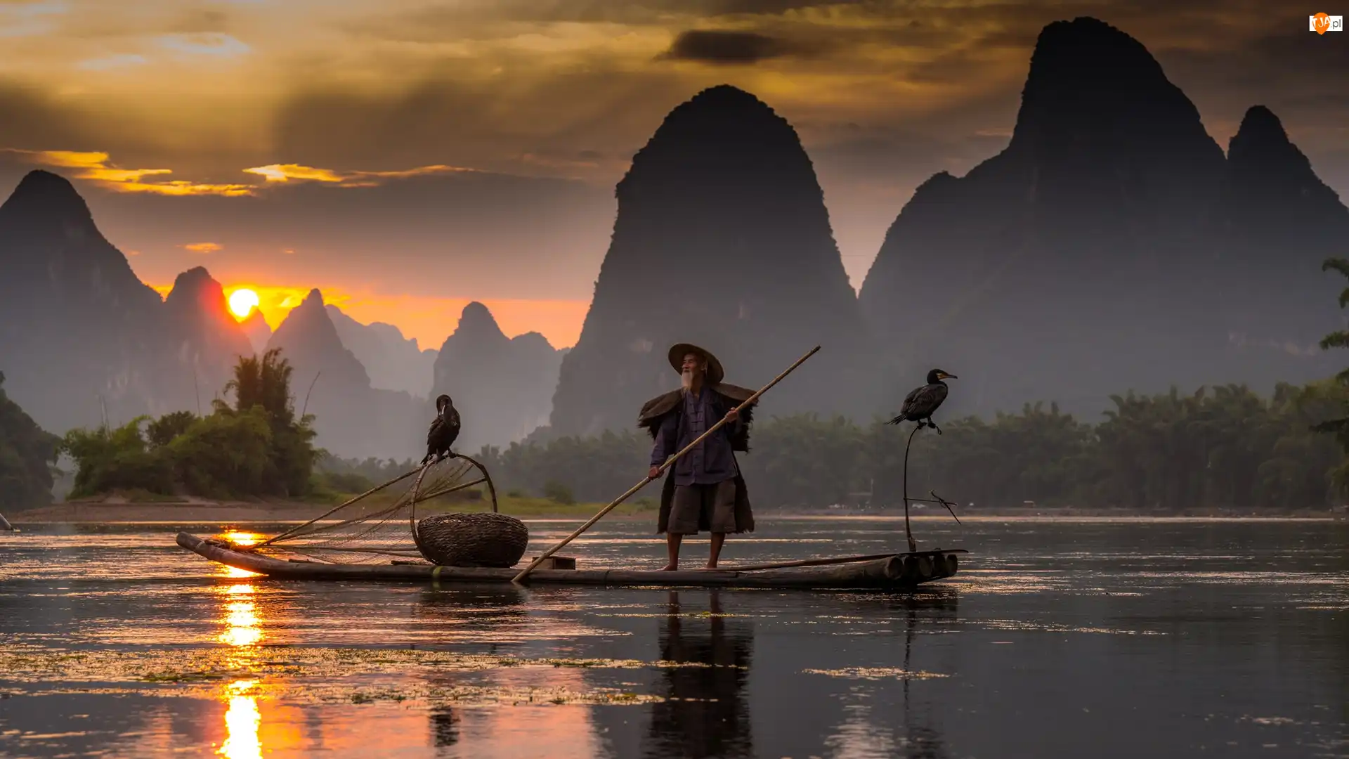 Rybak, Rzeka, Ptaki, Zachód słońca, Łódka, Góry
