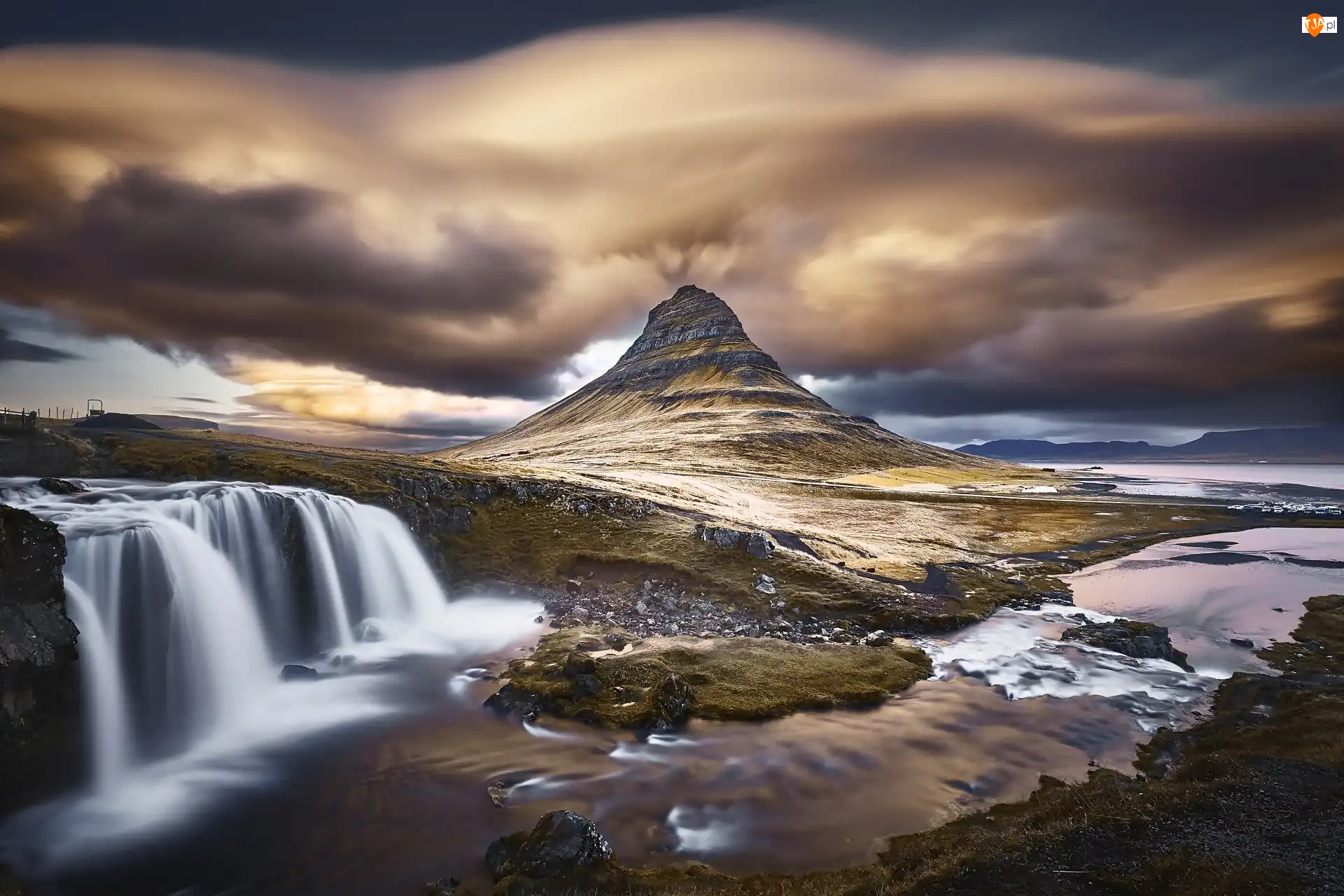 Kamienie, Islandia, Góra Kirkjufell, Wodospad Kirkjufellsfoss