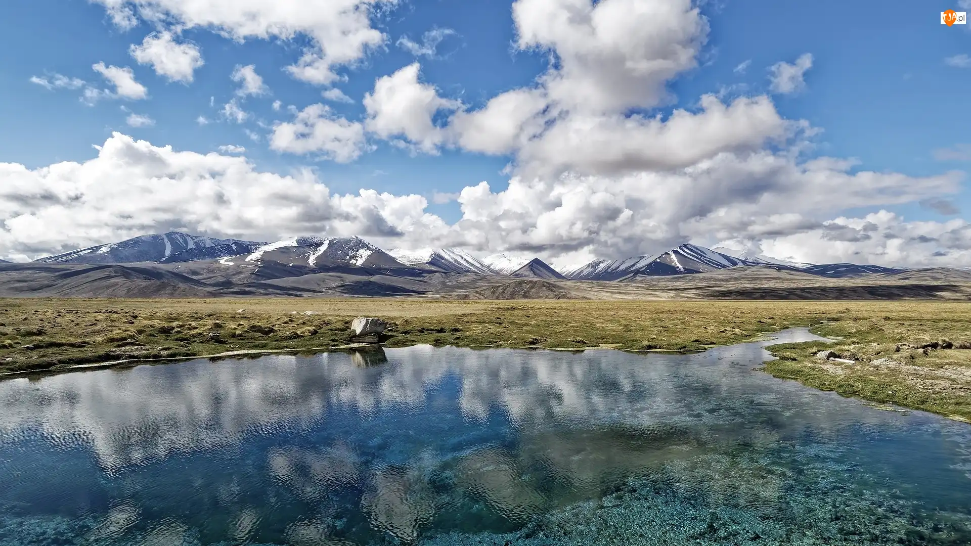 Pamir, Jezioro Ak Balyk, Tadżykistan, Góry, Chmury, Śnieg, Kamienie