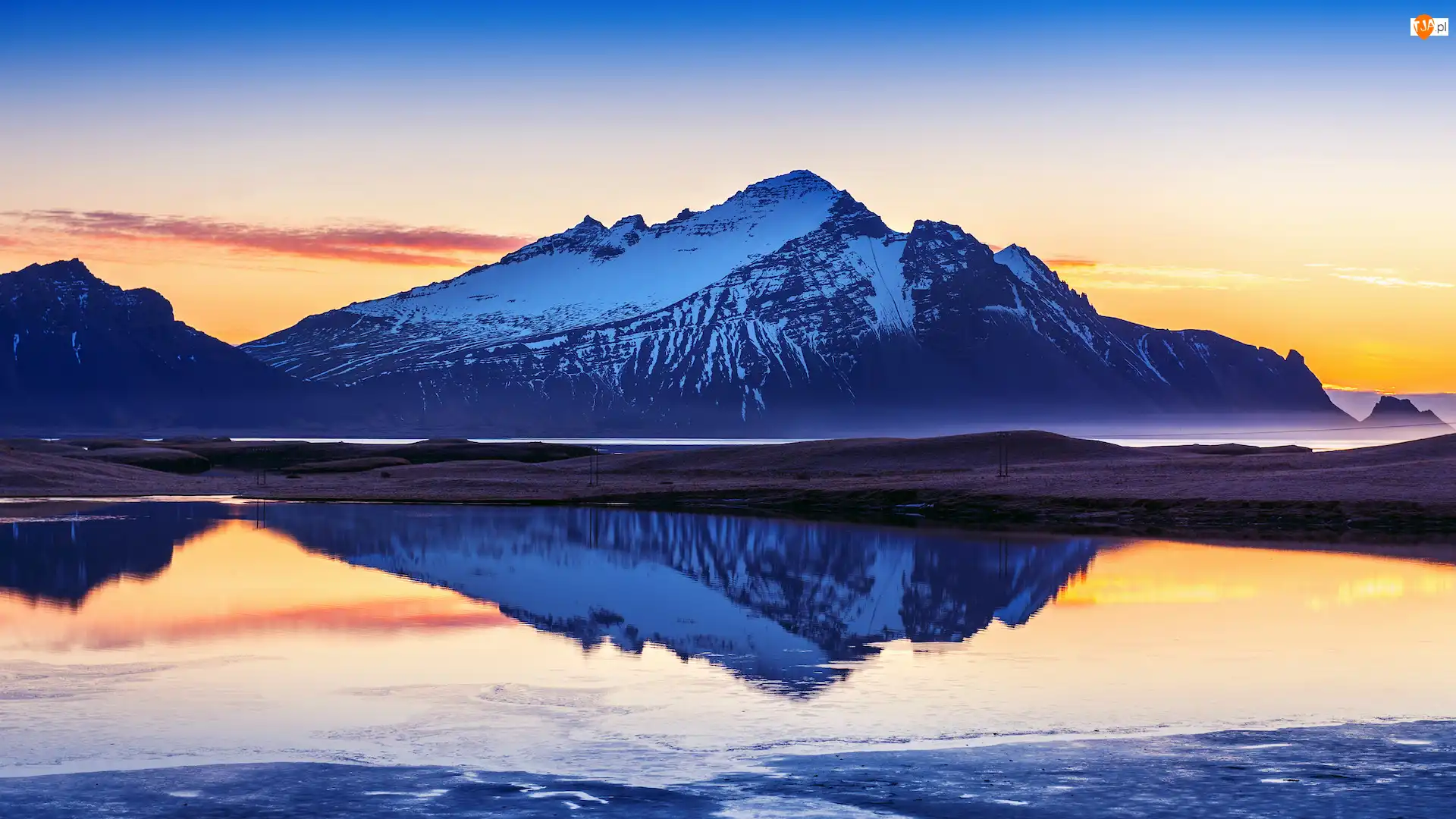 Zachód słońca, Islandia, Plaża Stokksnes, Góra Vestrahorn, Odbicie
