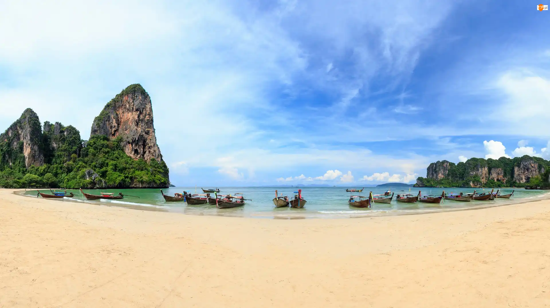 Plaża Railay Beach, Skały, Łódki, Morze Andamańskie, Drzewa, Tajlandia, Prowincja Krabi
