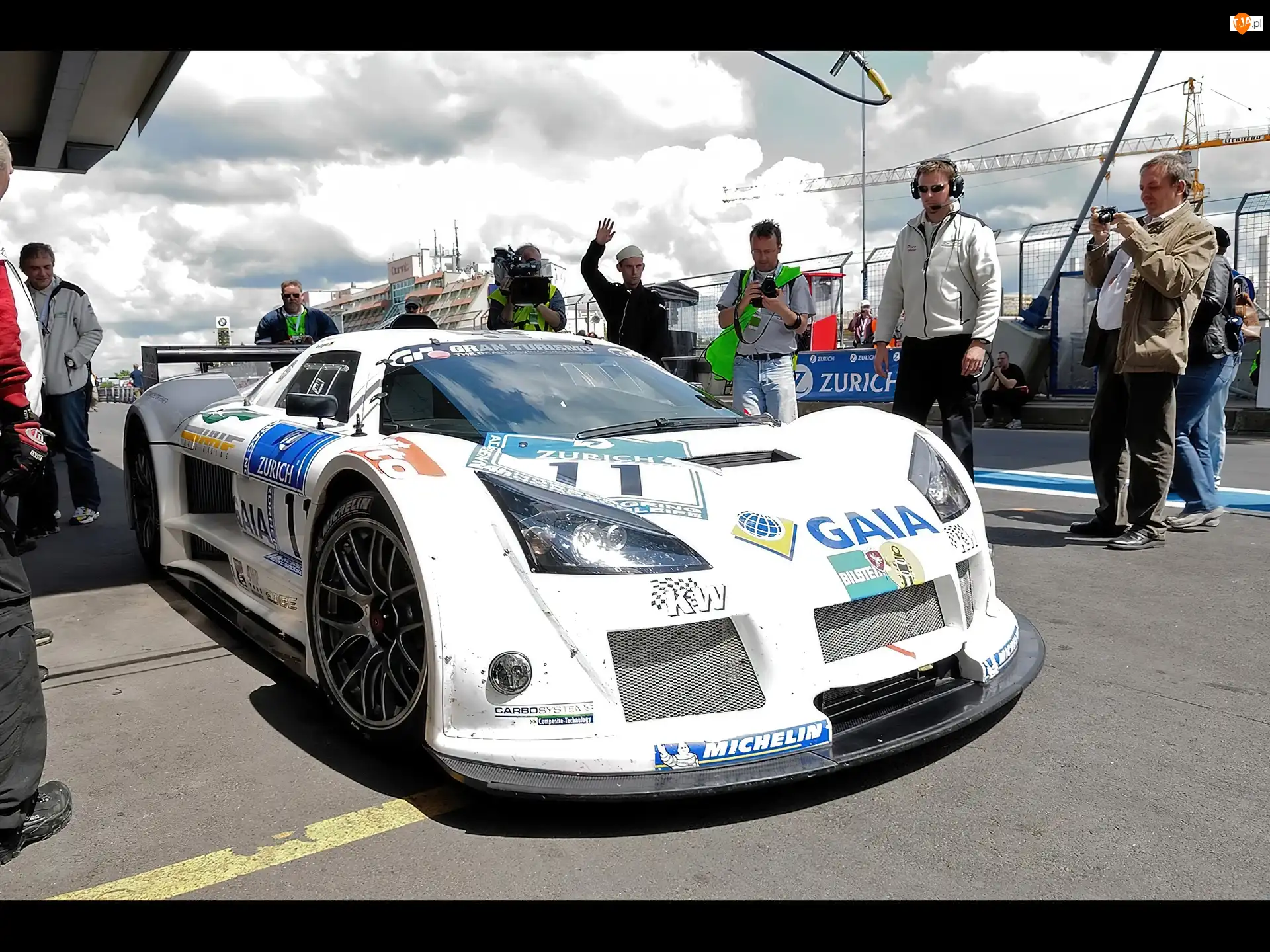 Wyścigu, Gumpert Apollo, Zespół, Obsługi