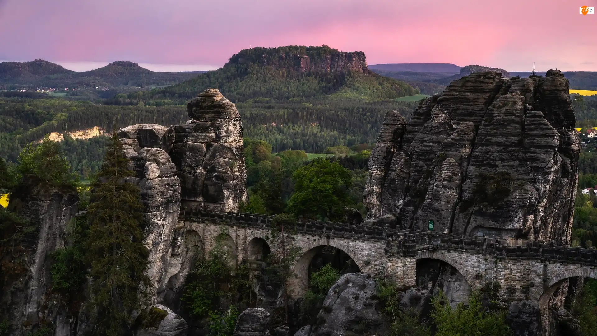 Góry Połabskie, Most, Bastei, Park Narodowy Saskiej Szwajcarii, Skały, Zachód słońca, Niemcy, Formacja skalna