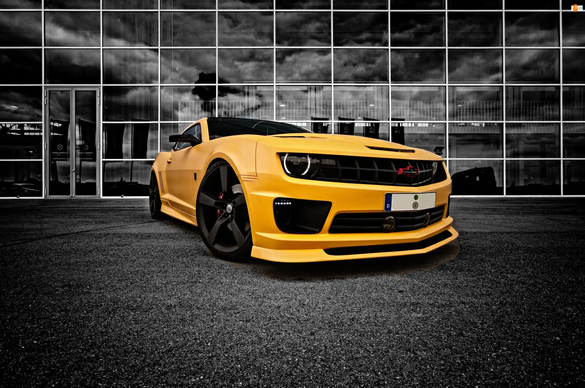Oszklenie, Chevrolet Camaro, Żółty, Plac