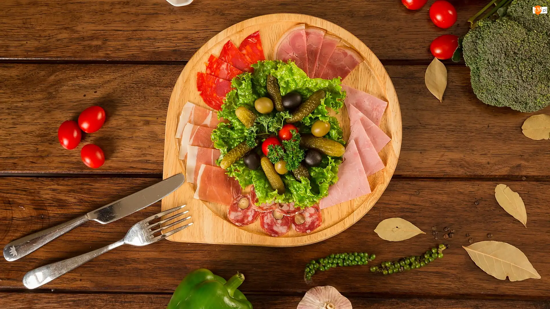 Pomidorki, Deska, Sztućce, Brokuł, Wędlina, Ogórki, Deski, Plasterki