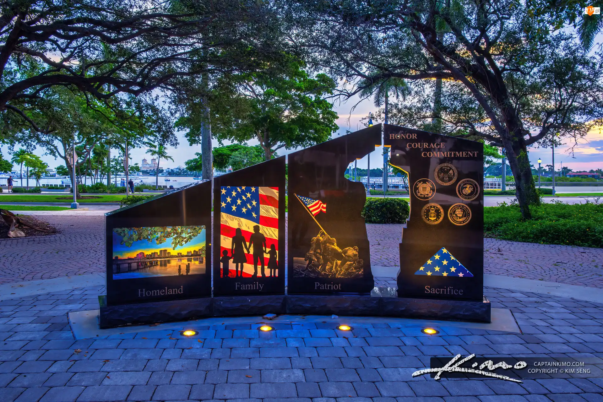 Floryda, Trinity Park, Oświetlenie, Stany Zjednoczone, Drzewa, Pomnik rodzin Gold Star, West Palm Beach