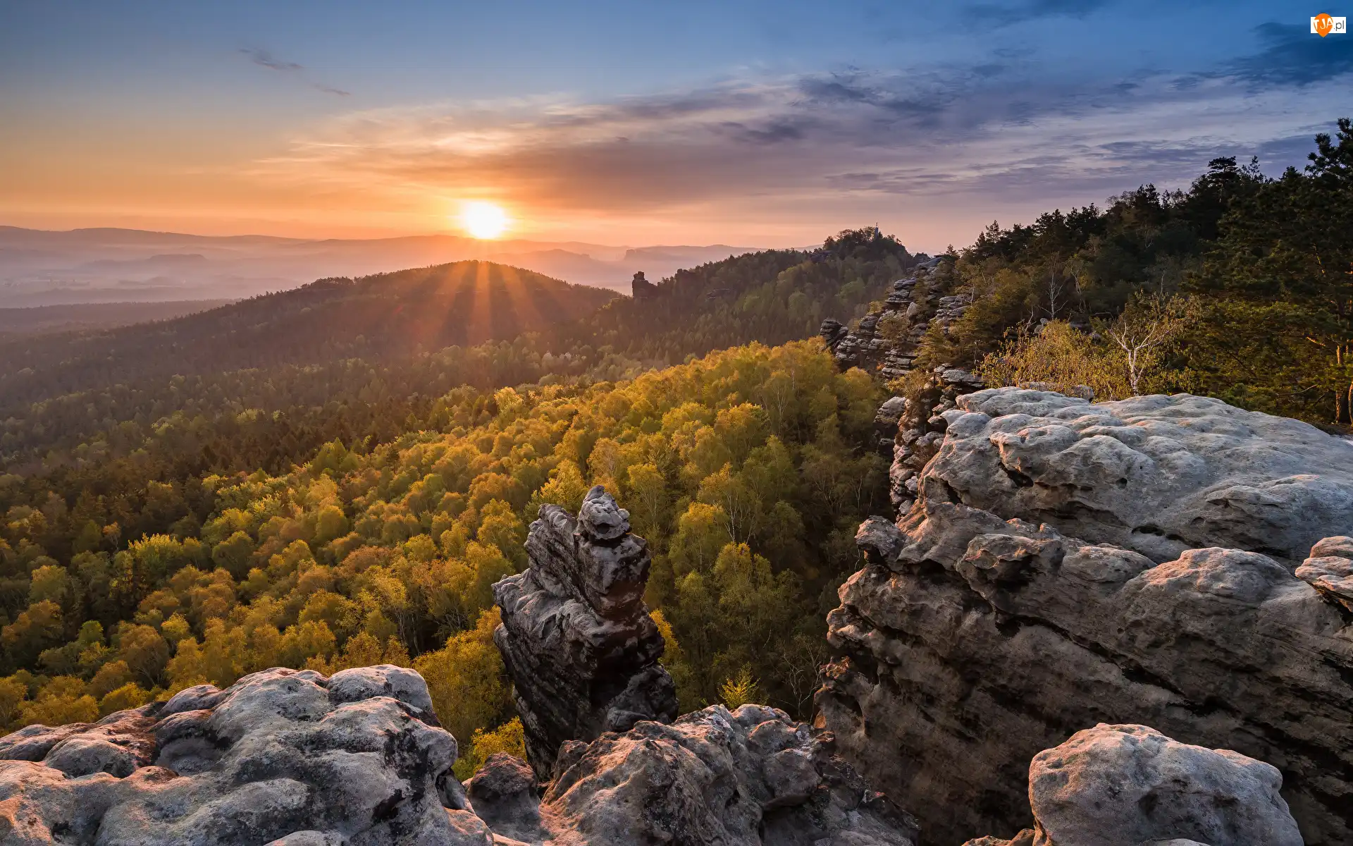 Drzewa, Las, Mgła, Góry, Skały, Zachód słońca