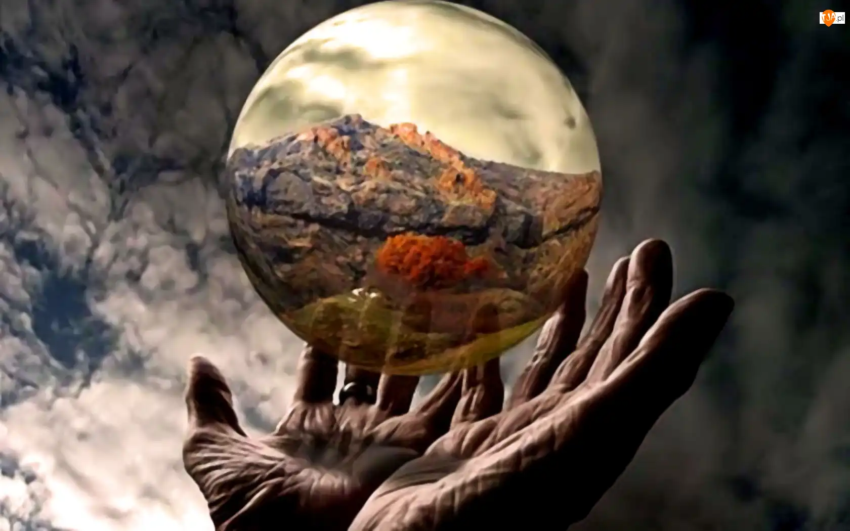 3D, Kula, Dwie, Dłonie