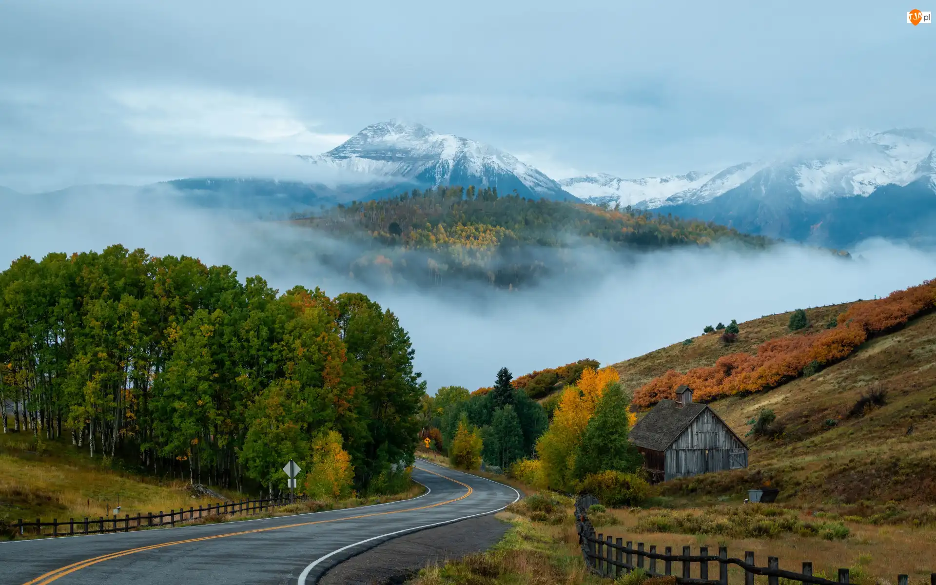 San Juan Mountains, Mgła, Ogrodzenie, Droga, Kolorado, Dom, Góry, Stany Zjednoczone, Drzewa, Telluride, Niebo