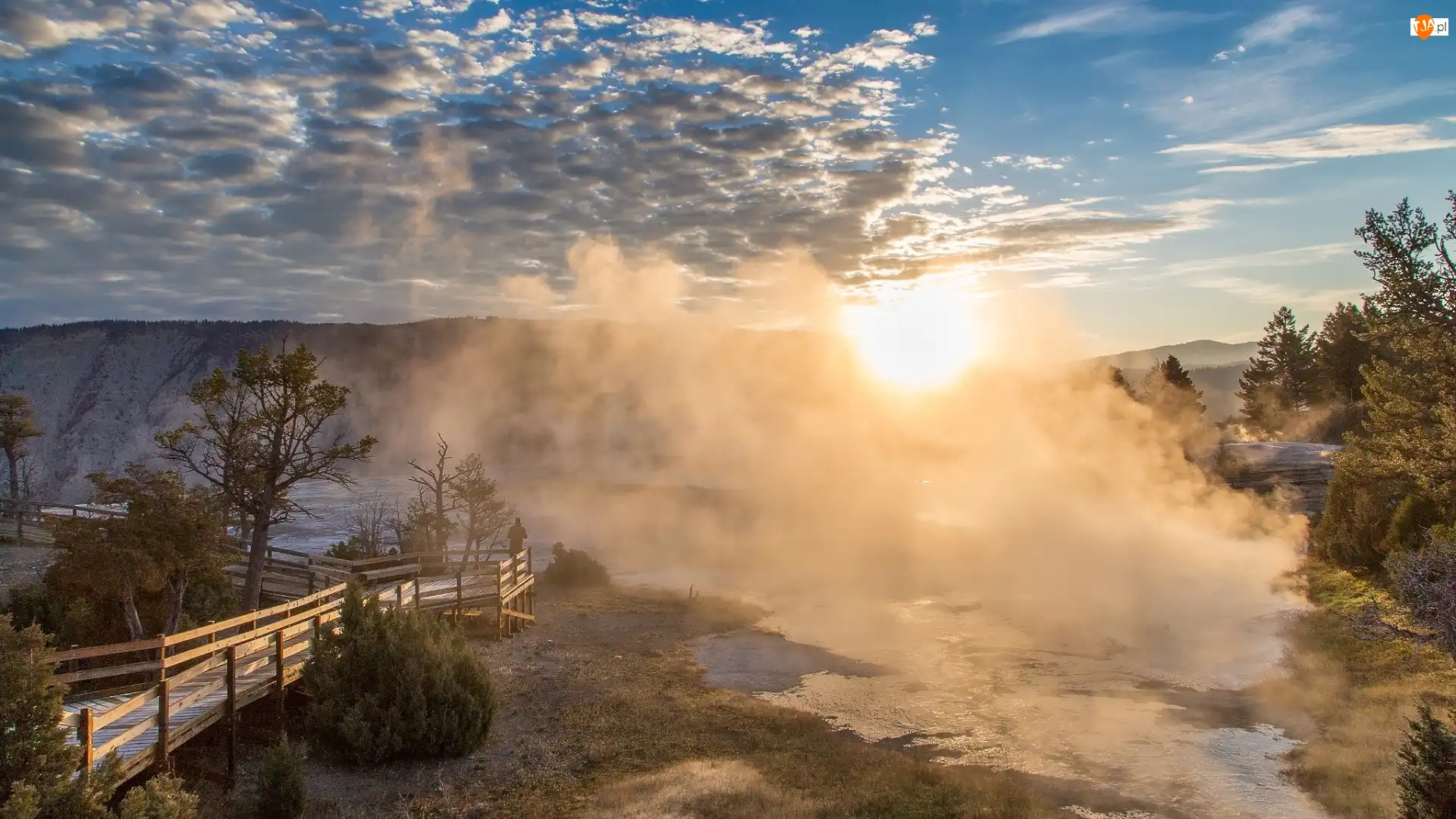 Mammoth Hot Springs, Park Narodowy Yellowstone, Gorące, Wyoming, Wschód słońca, Źródła, Stany Zjednoczone, Pomost