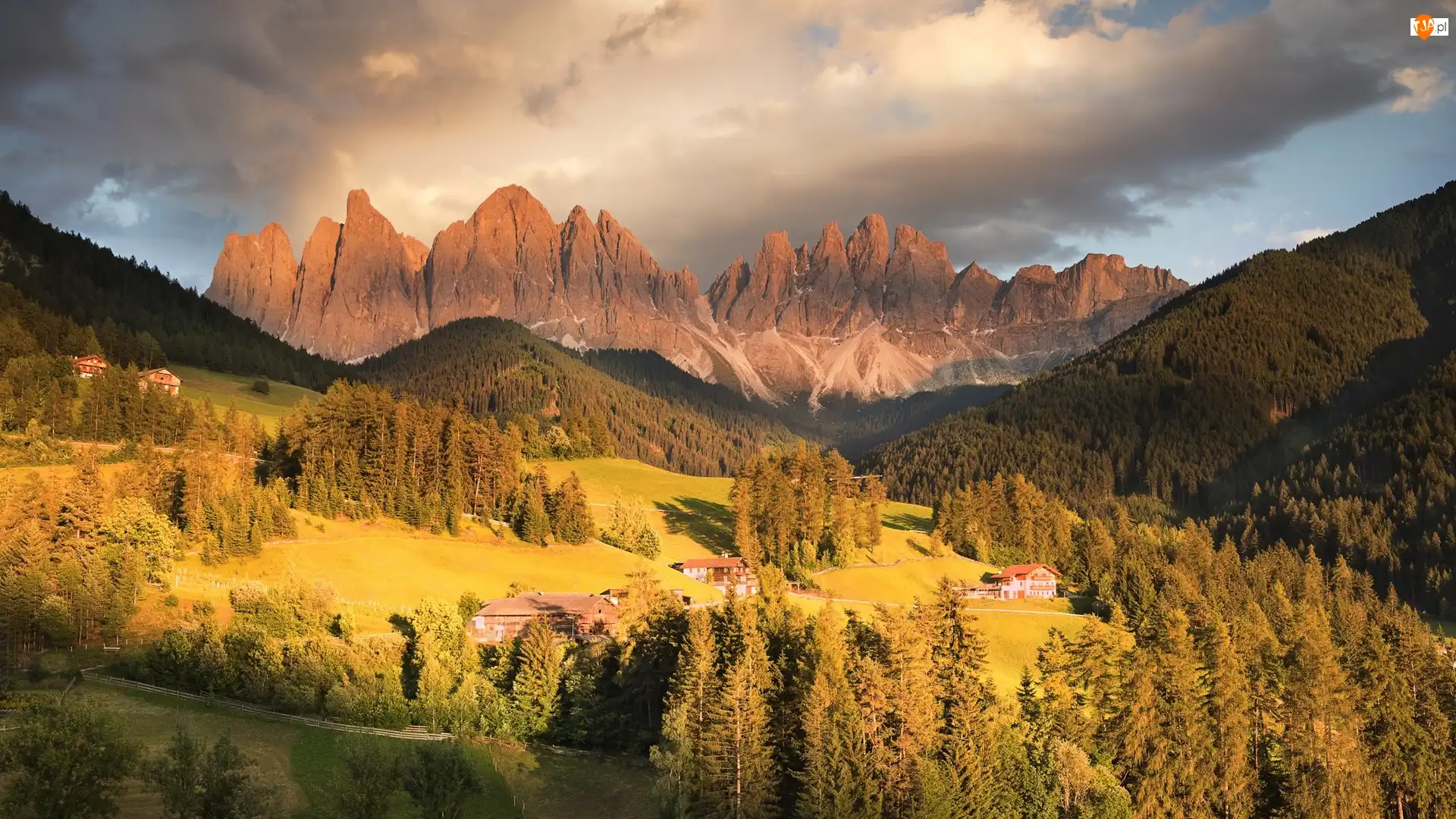 Góry, Dolomity, Chmury, Włochy, Domy, Drzewa, Las