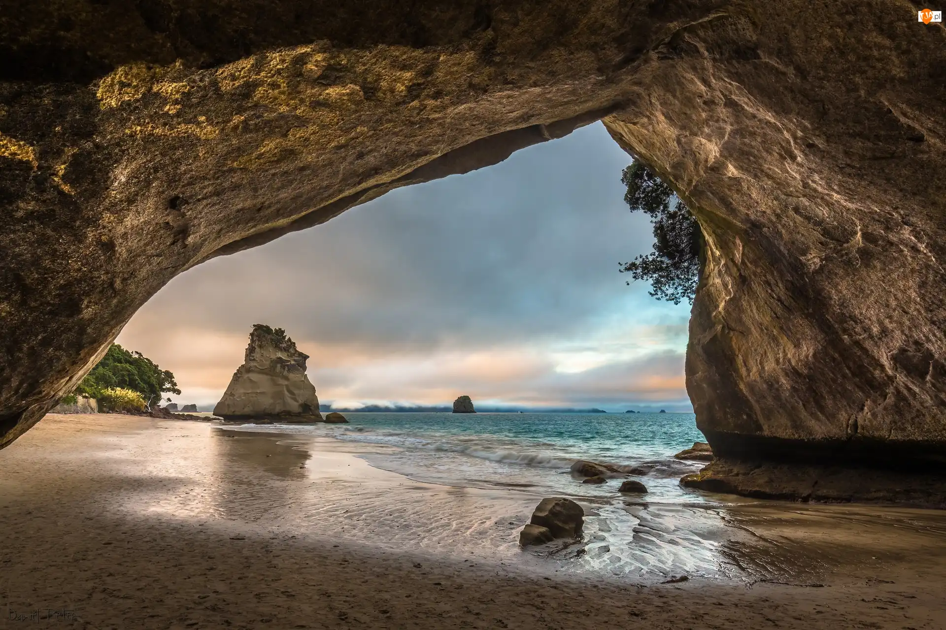 Jaskinia, Morze, Region Waikato, Zatoka Cathedral Cove, Półwysep Coromandel, Nowa Zelandia, Skały