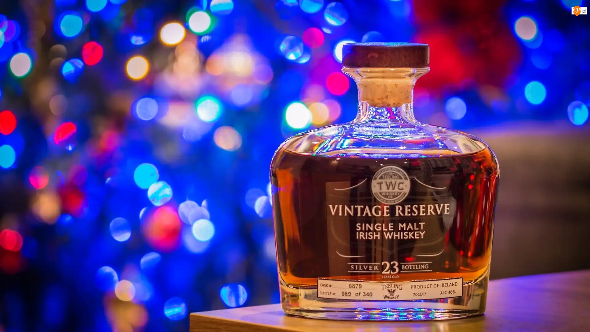 Kolorowe tło, Butelka, Whisky, Vintage Reserve