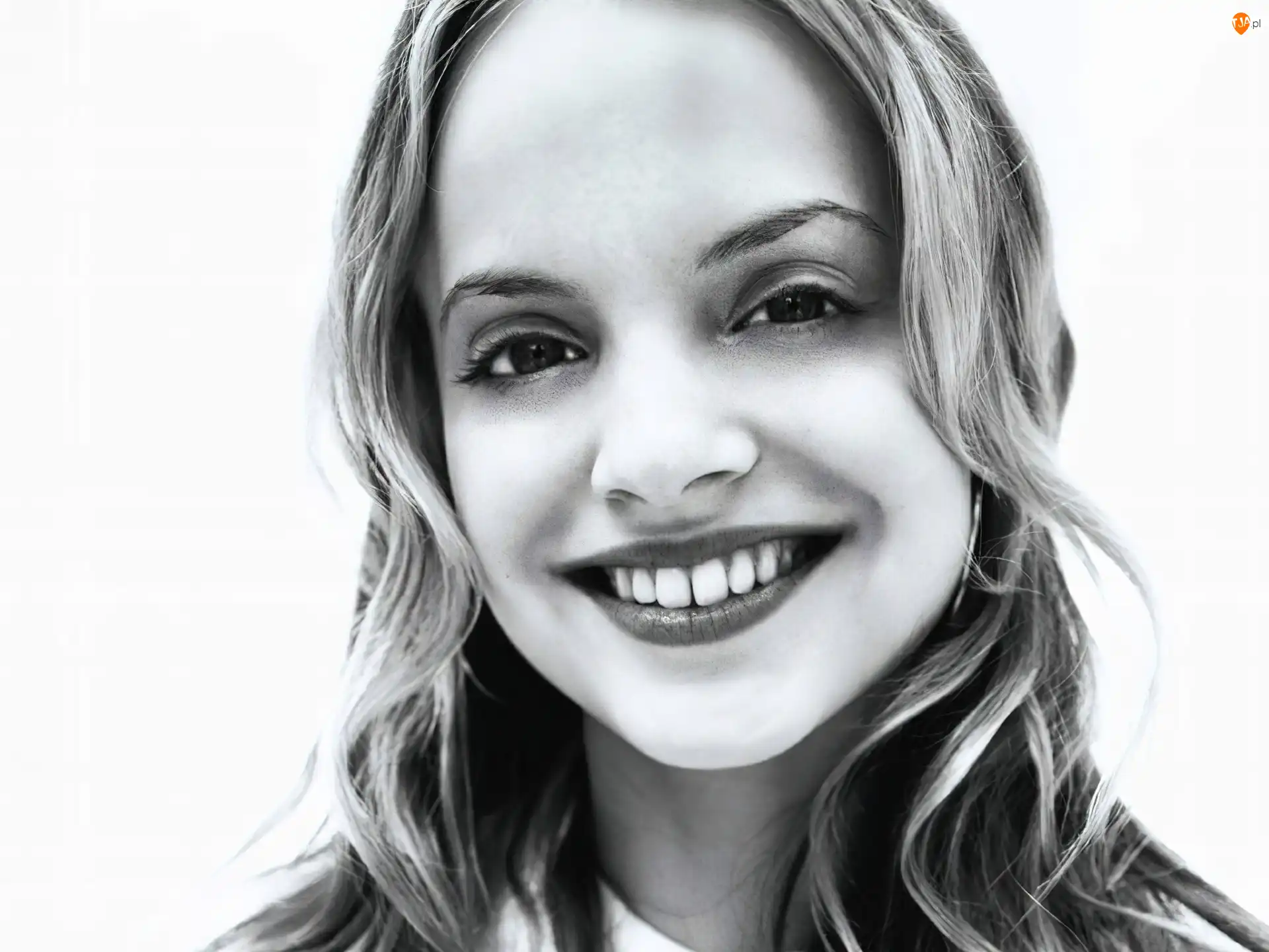 Uśmiech, Mena Suvari