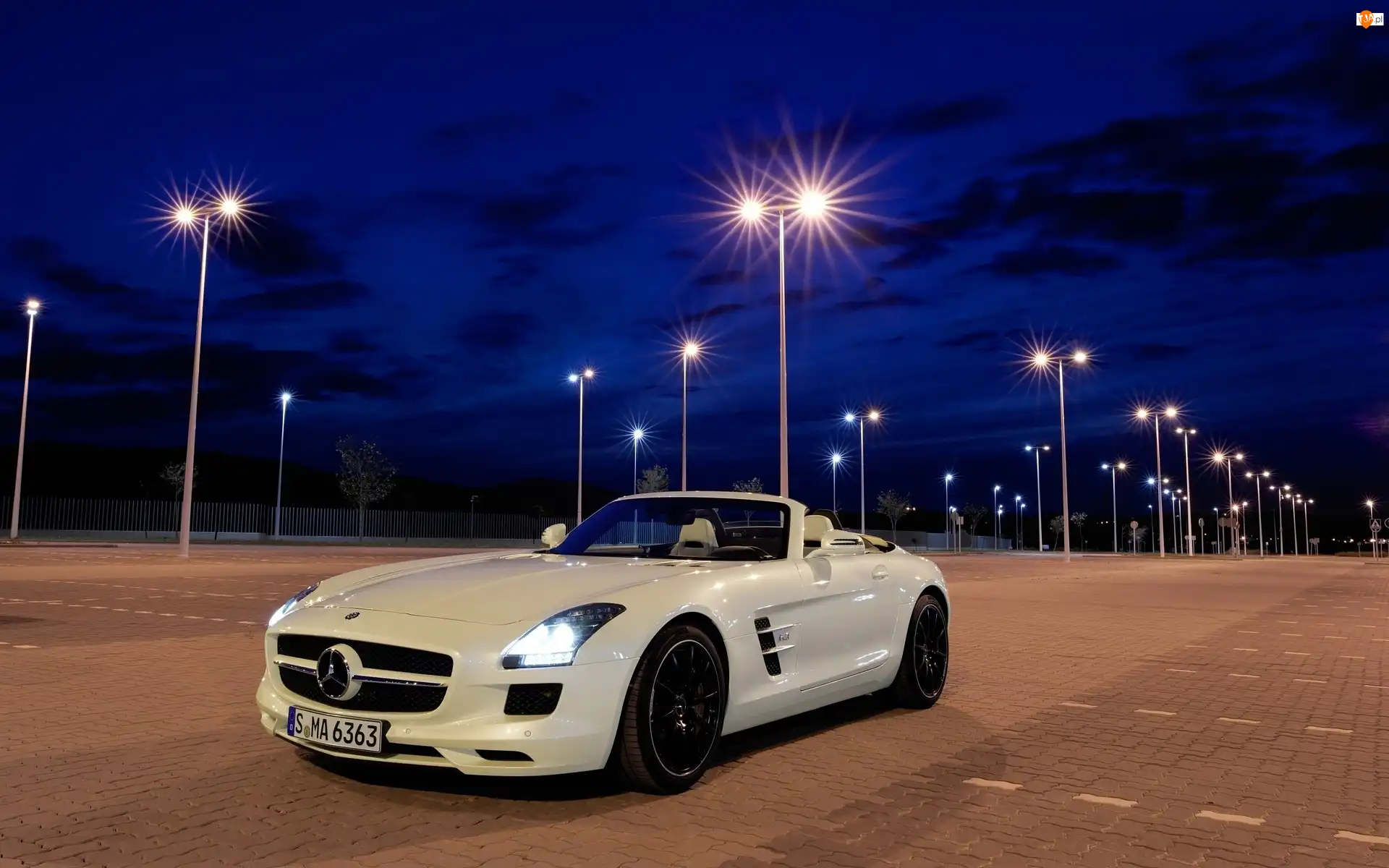 Wieczór, Mercedes-Benz SLS AMG Roadster, 2011, Latarnie