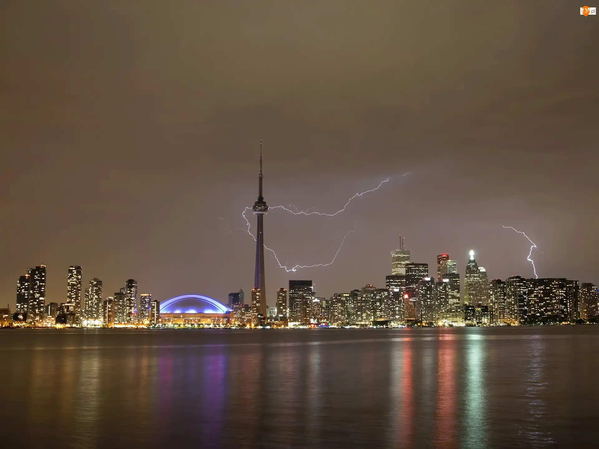 Noc, CN Tower, Ontario, Błyskawica