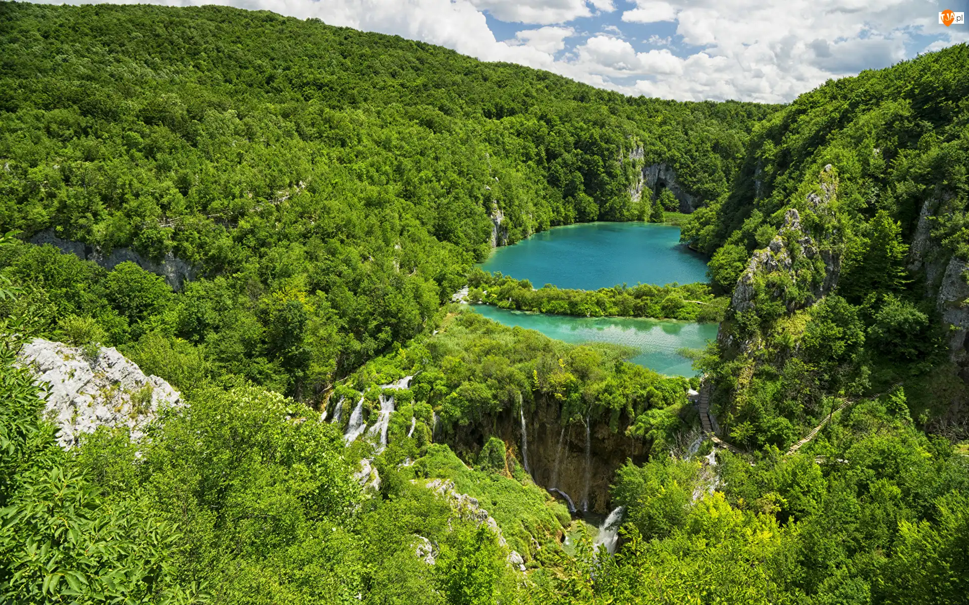 Zieleń, Park Narodowy Jezior Plitwickich, Drzewa, Chmury, Wodospady, Lasy, Chorwacja, Jeziora