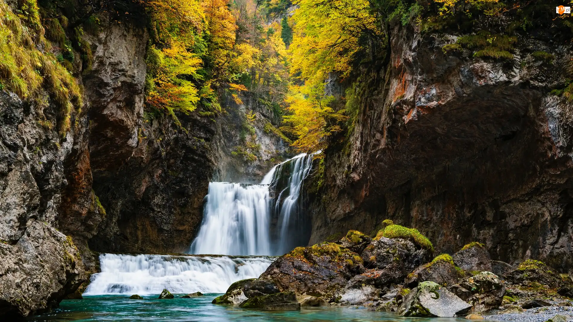 Skały, Aragonia, Cascada de la Cueva, Jesień, Kamienie, Hiszpania, Wodospad, Rezerwat przyrody, Pireneje, Rzeka, Río Arazas, Drzewa