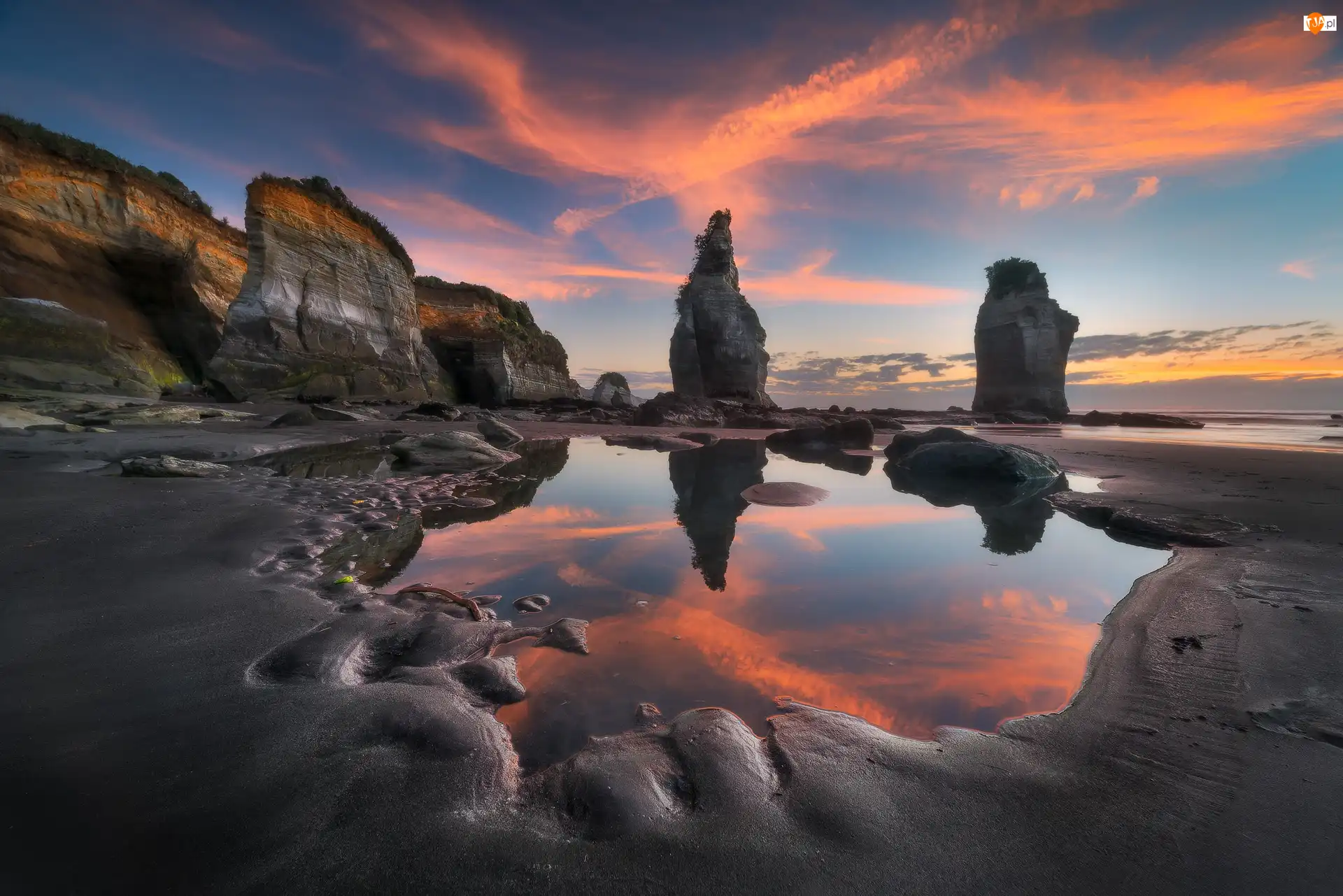 Region Taranaki, Nowa Zelandia, Plaża, Zachód słońca, Tongaporutu, Skały