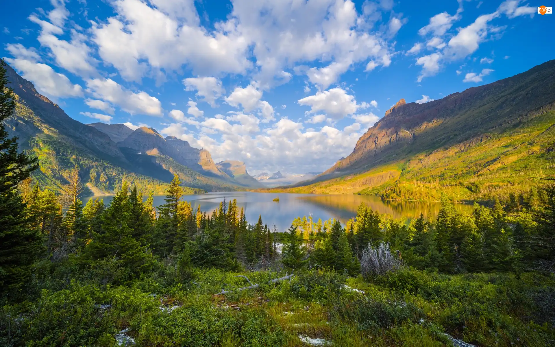 Góry, Stany Zjednoczone, Jezioro, Drzewa, Stan Montana, Saint Mary Lake, Chmury, Park Narodowy Glacier