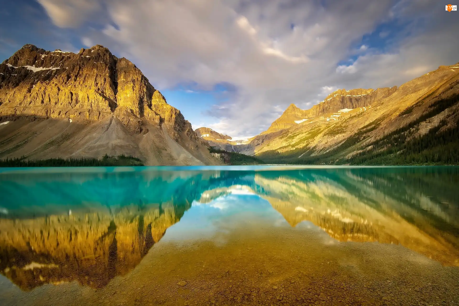Park Narodowy Banff, Kanada, Góry Canadian Rockies, Odbicie, Jezioro Bow Lake, Chmury