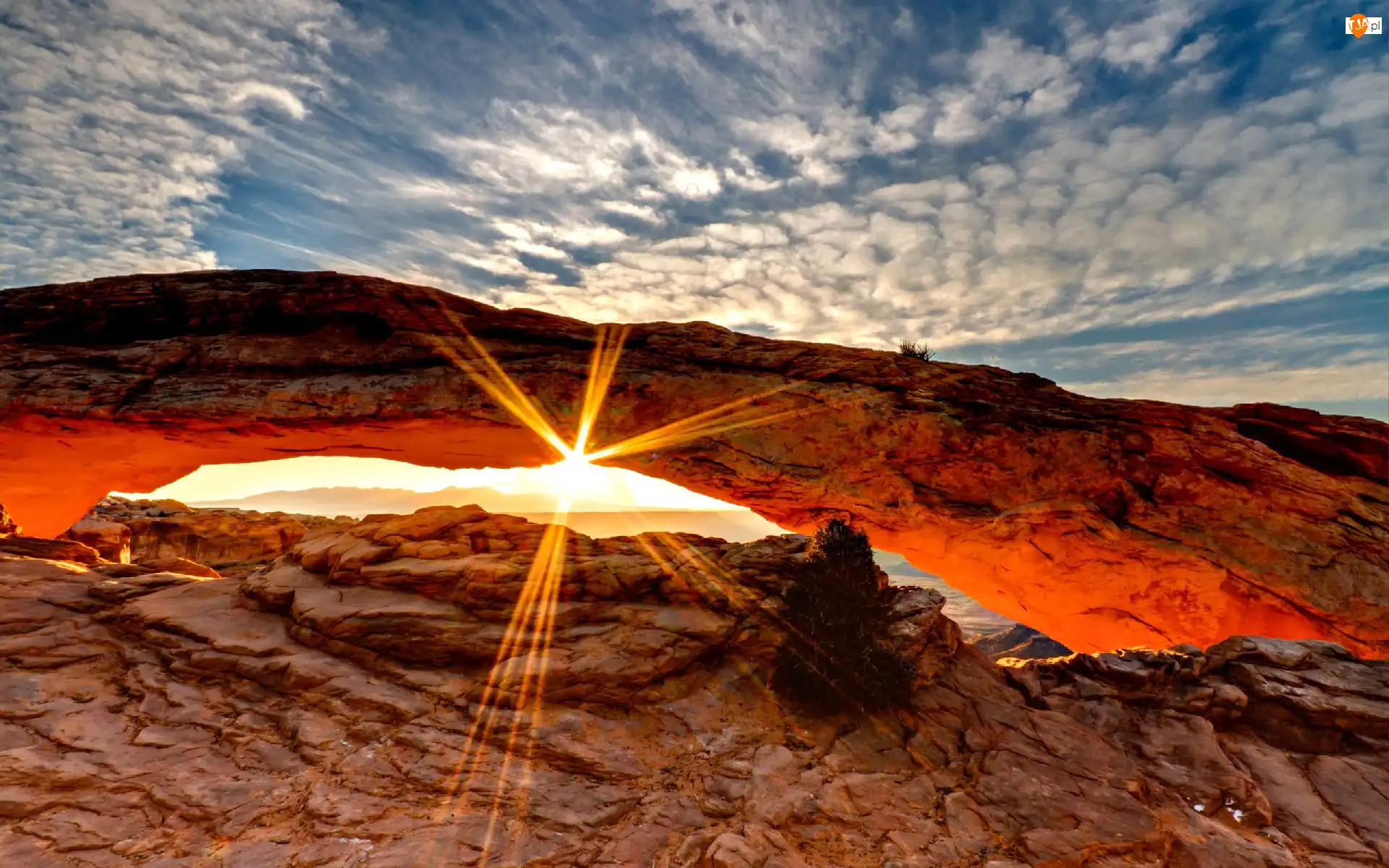 Wschód, Skały, Park Narodowy Canyonlands, Stan Utah, Łuk, Promienie słońca, Stany Zjednoczone, Mesa Arch