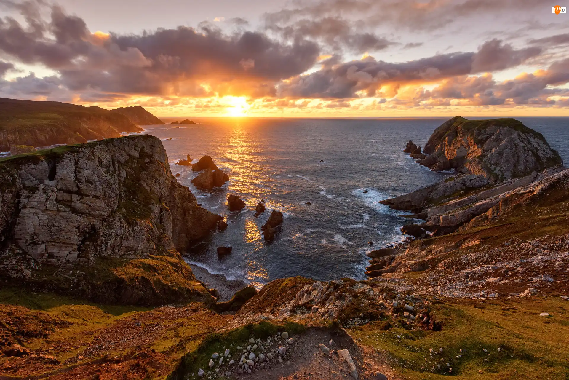 Skały, Zatoka Donegal, Wybrzeże, Zachód słońca, Hrabstwo Donegal, Morze, Chmury, Irlandia