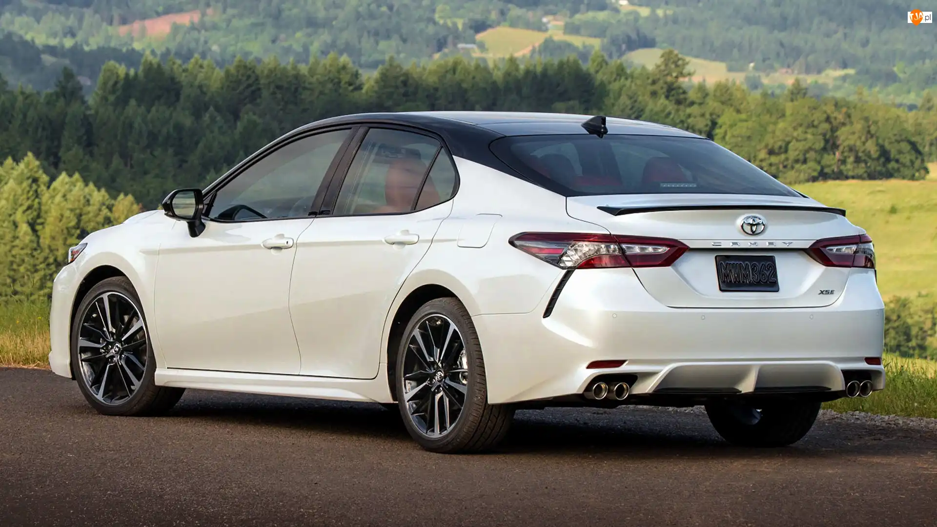Toyota Camry XSE, Biała