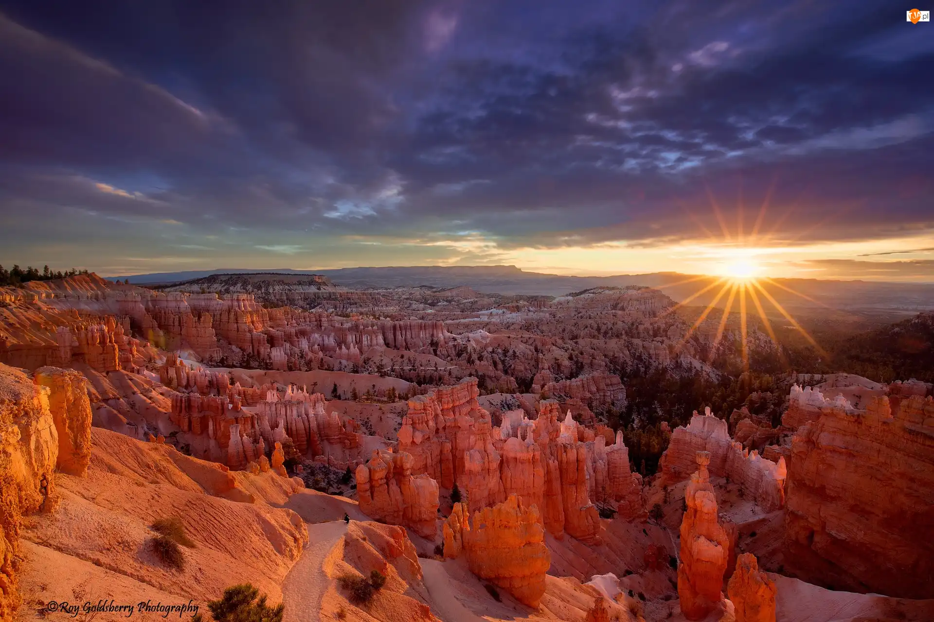 Utah, Park Narodowy Bryce Canyon, Chmury, Stany Zjednoczone, Promienie, Wschód słońca, Skały