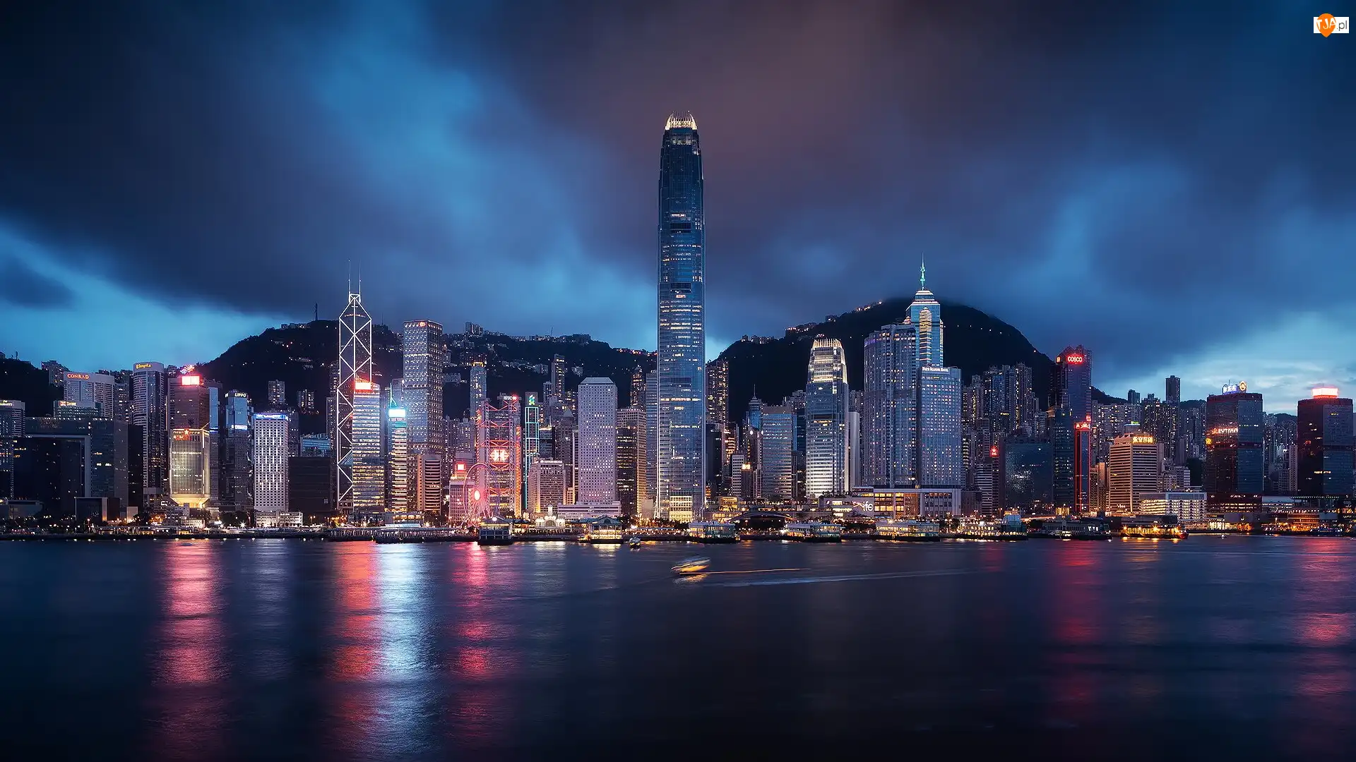 Wieżowce, Oświetlone, Miasto nocą, Chiny, Góry, Hongkong