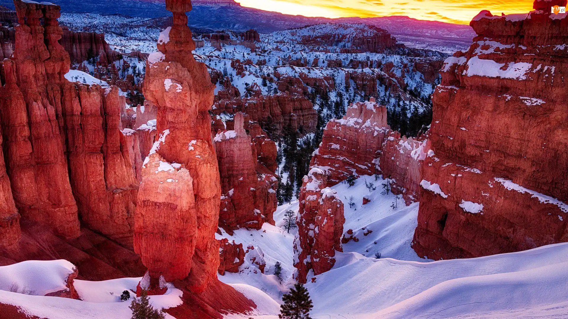 Skały, Śnieg, Stany Zjednoczone, Zachód słońca, Utah, Park Narodowy Bryce Canyon, Kanion