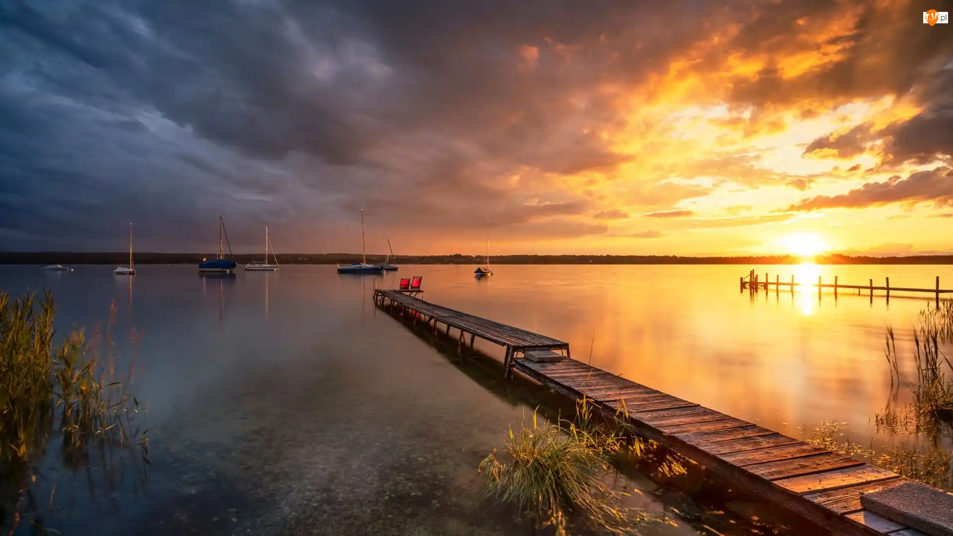 Żaglówki, Chmury, Pomost, Jezioro, Wschód słońca