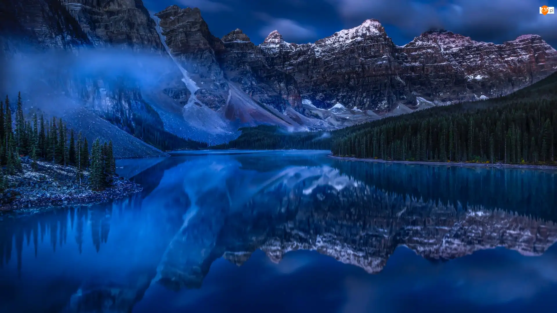 Jezioro Moraine, Mgła, Kanada, Góry, Alberta, Park Narodowy Banff, Odbicie