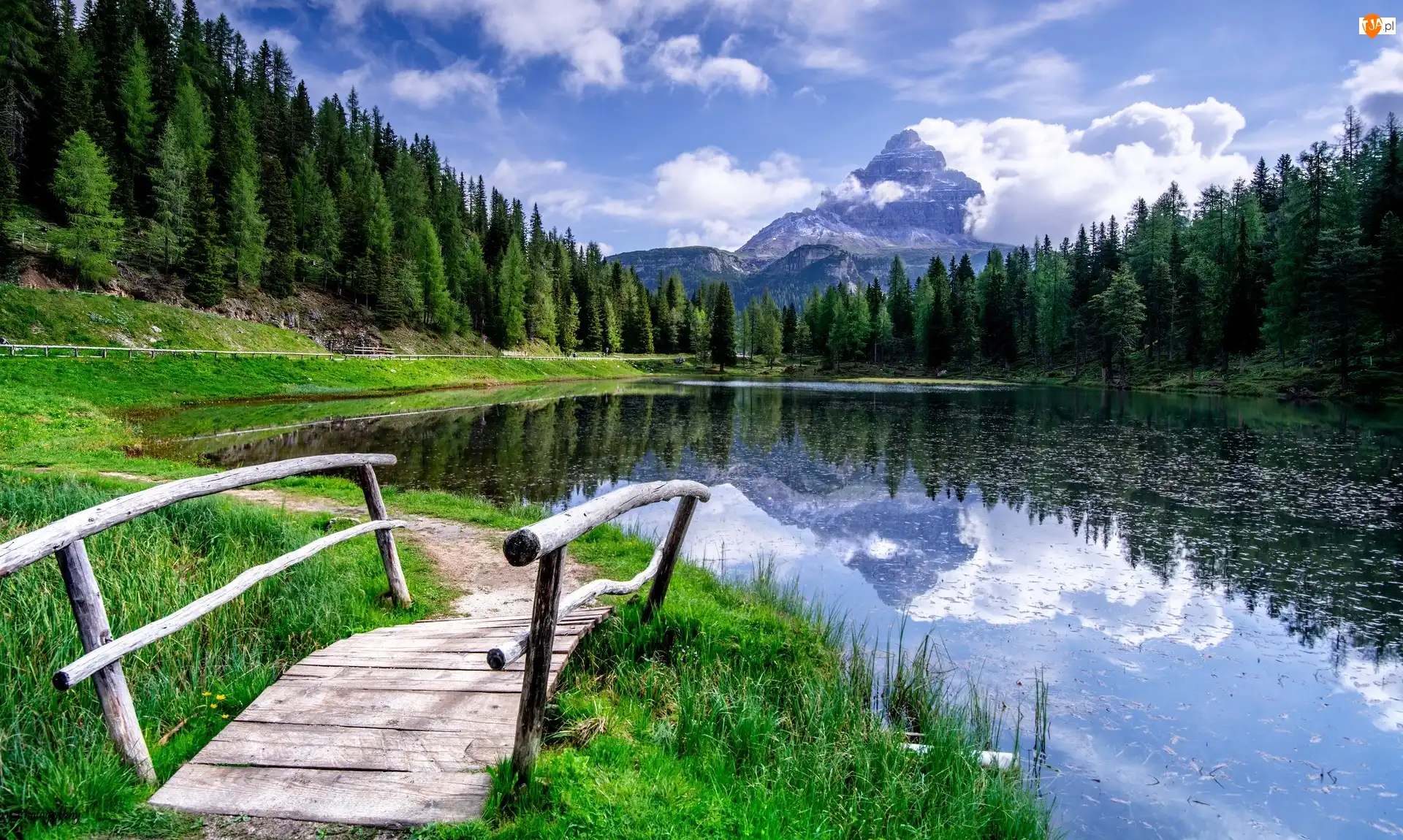 Włochy, Mostek, Trawa, Antorno Lake, Dolomity, Góry, Drzewa, Las, Jezioro, Chmury