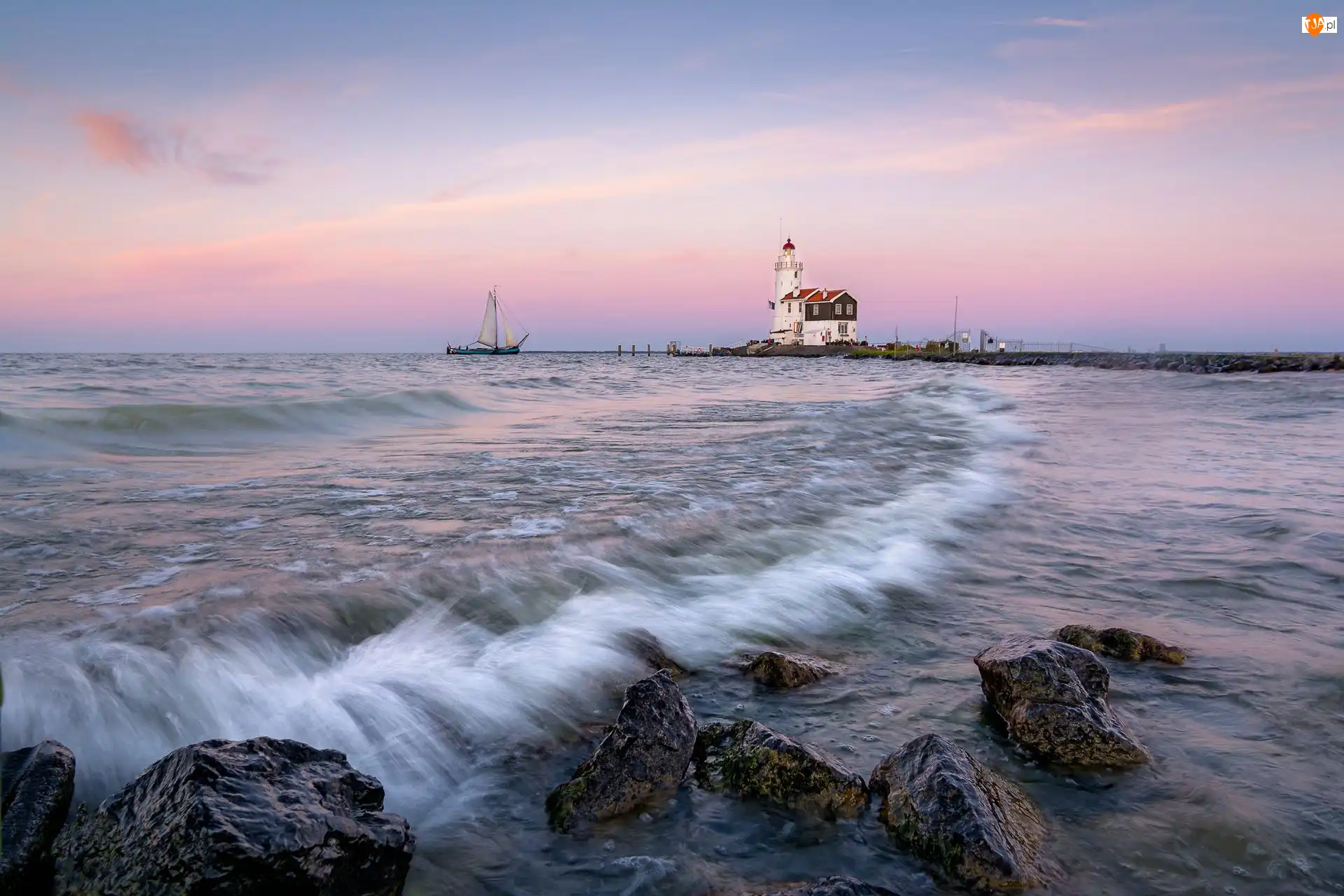 Het Paard van Marken, Półwysep Marken, Holandia, Latarnia morska, Kamienie, Fala, Jezioro IJsselmeer