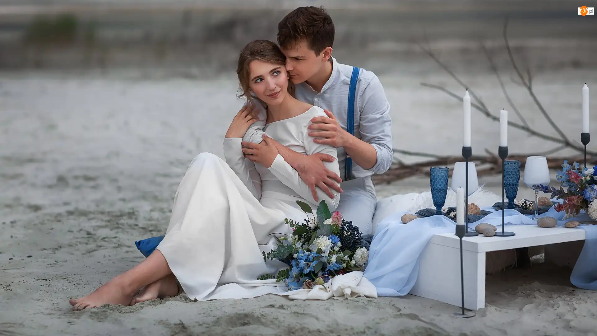 Kieliszki, Kobieta, Świece, Piasek, Bukiet, Para, Miłość, Mężczyzna, Plaża