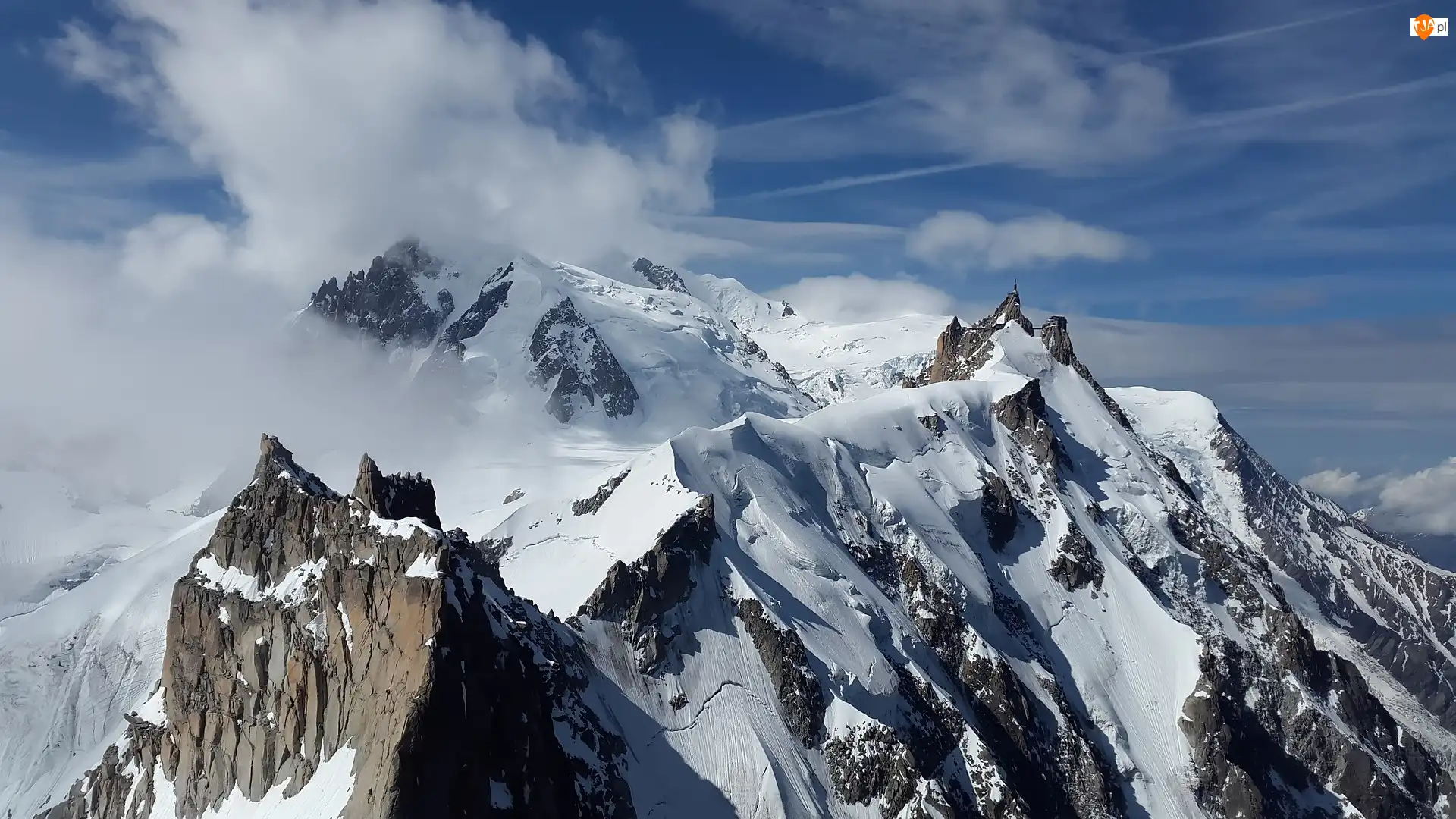 Śnieg, Zima, Mont Blanc, Chmury, Góry, Szczyt Aiguille du Midi, Francja, Aiquilles de Chamonix