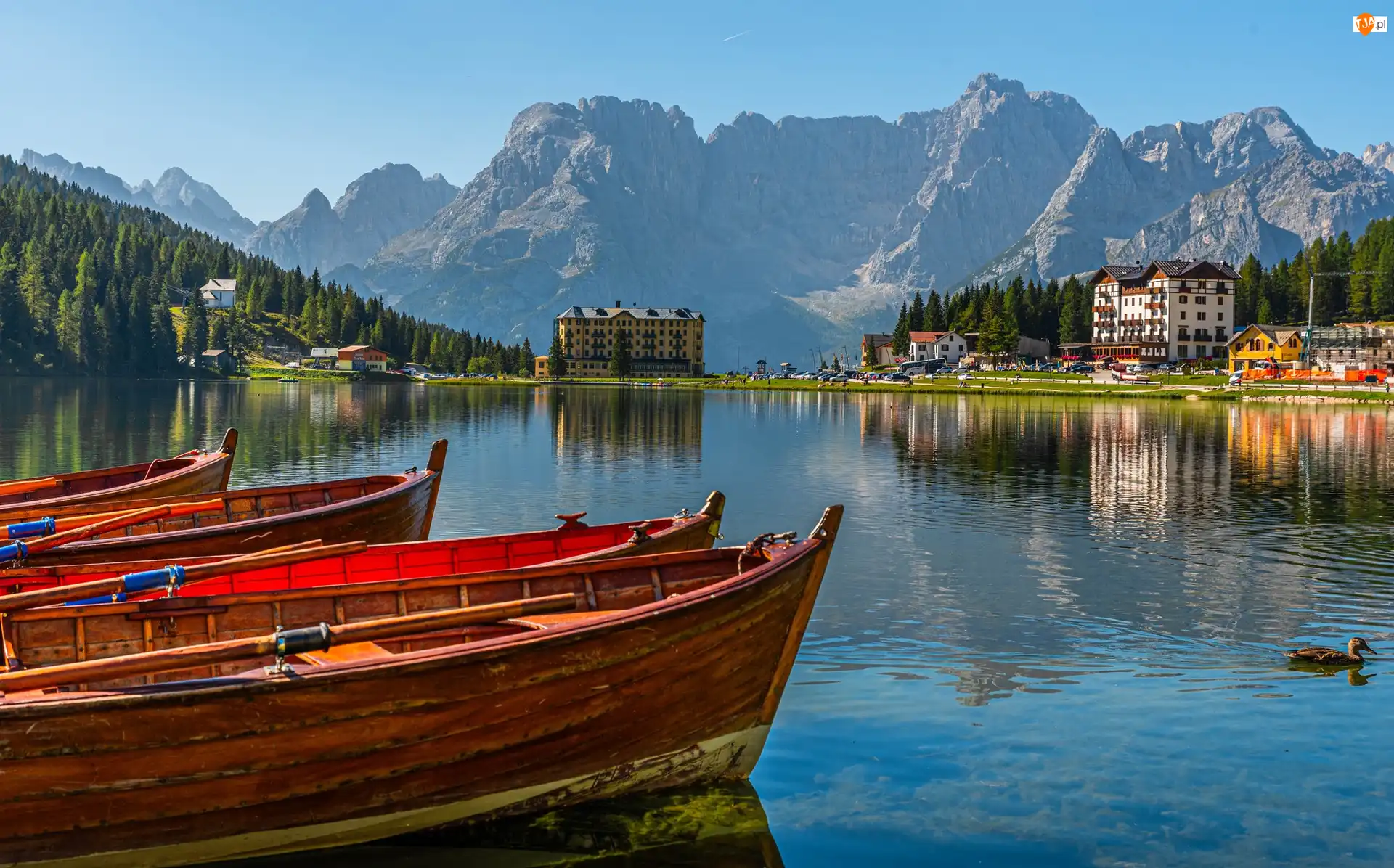 Włochy, Dolomity, Cortina dAmpezzo, Drzewa, Domy, Jezioro, Misurina Lake, Góry, Łodzie
