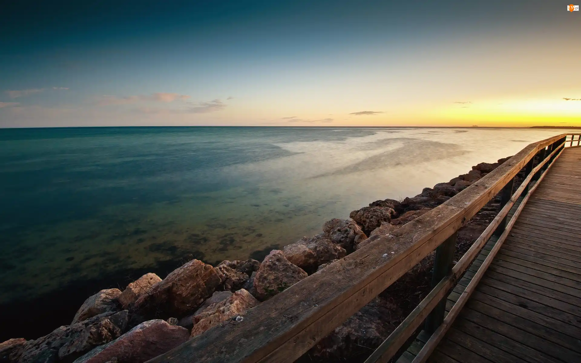 Pomost, Ocean, Kamienie