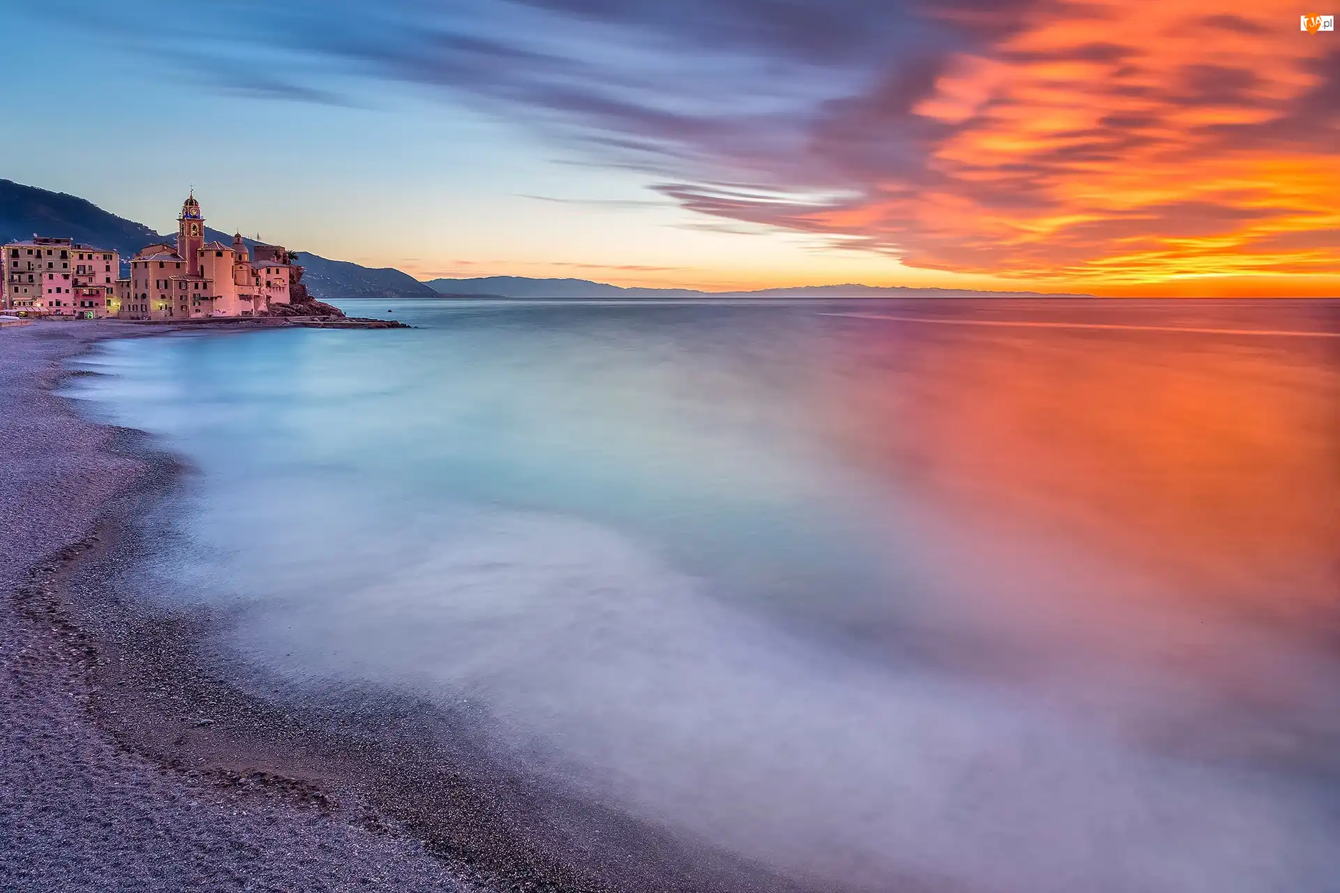 Zachód słońca, Włochy, Kościół, Morze, Liguria, Budynki, Chmury, Camogli