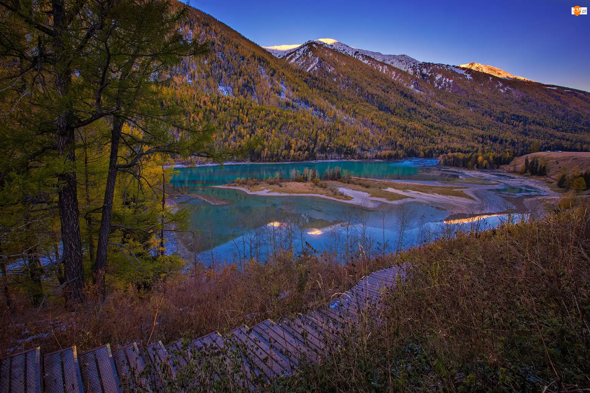 Hrabstwo Xinjiang, Okręg Burqin, Drzewa, Chiny, Góry, Kanas Lake, Jezioro