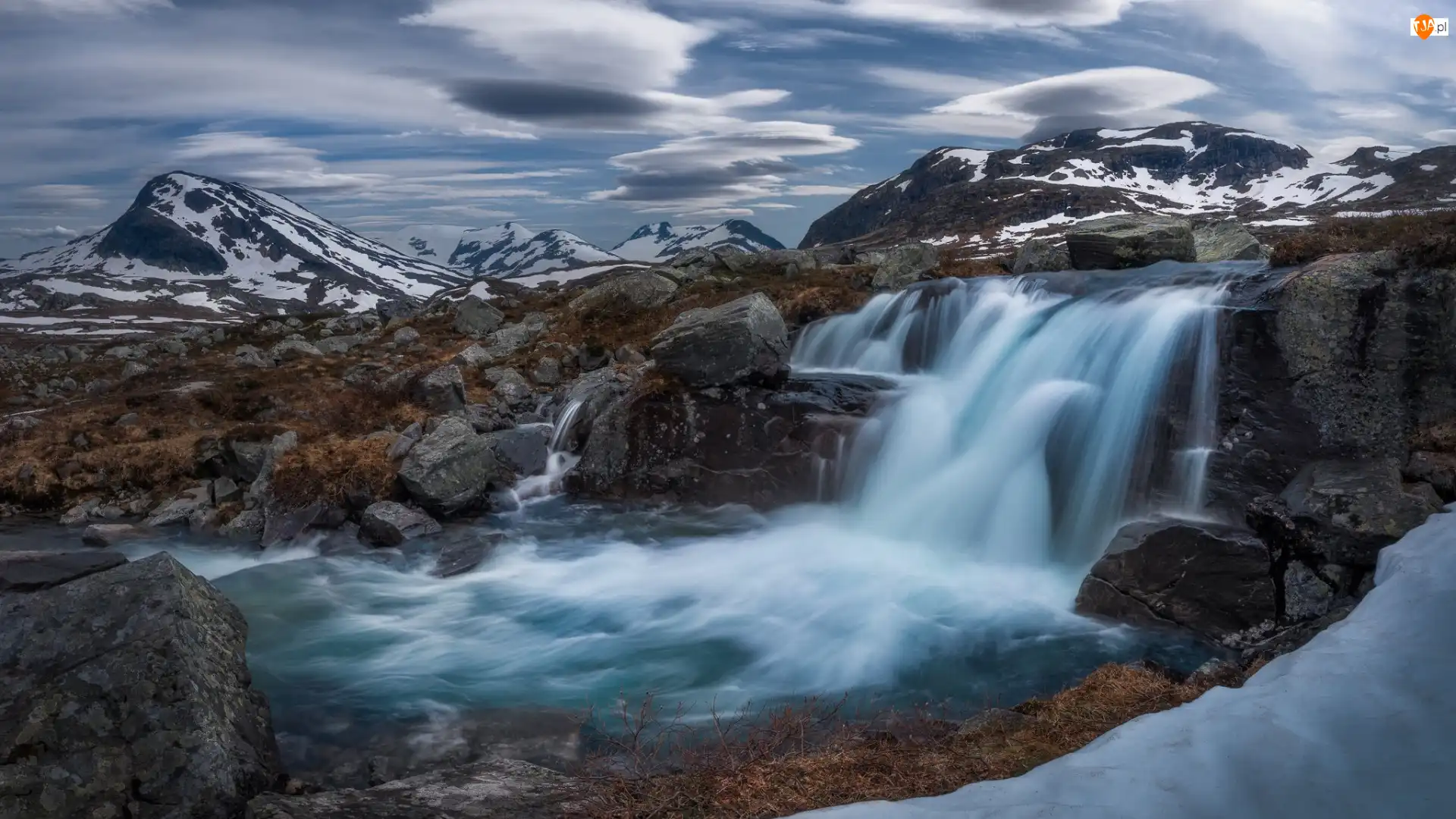 Wodospad, Chmury, Góry Jotunheimen, Norwegia, Skały