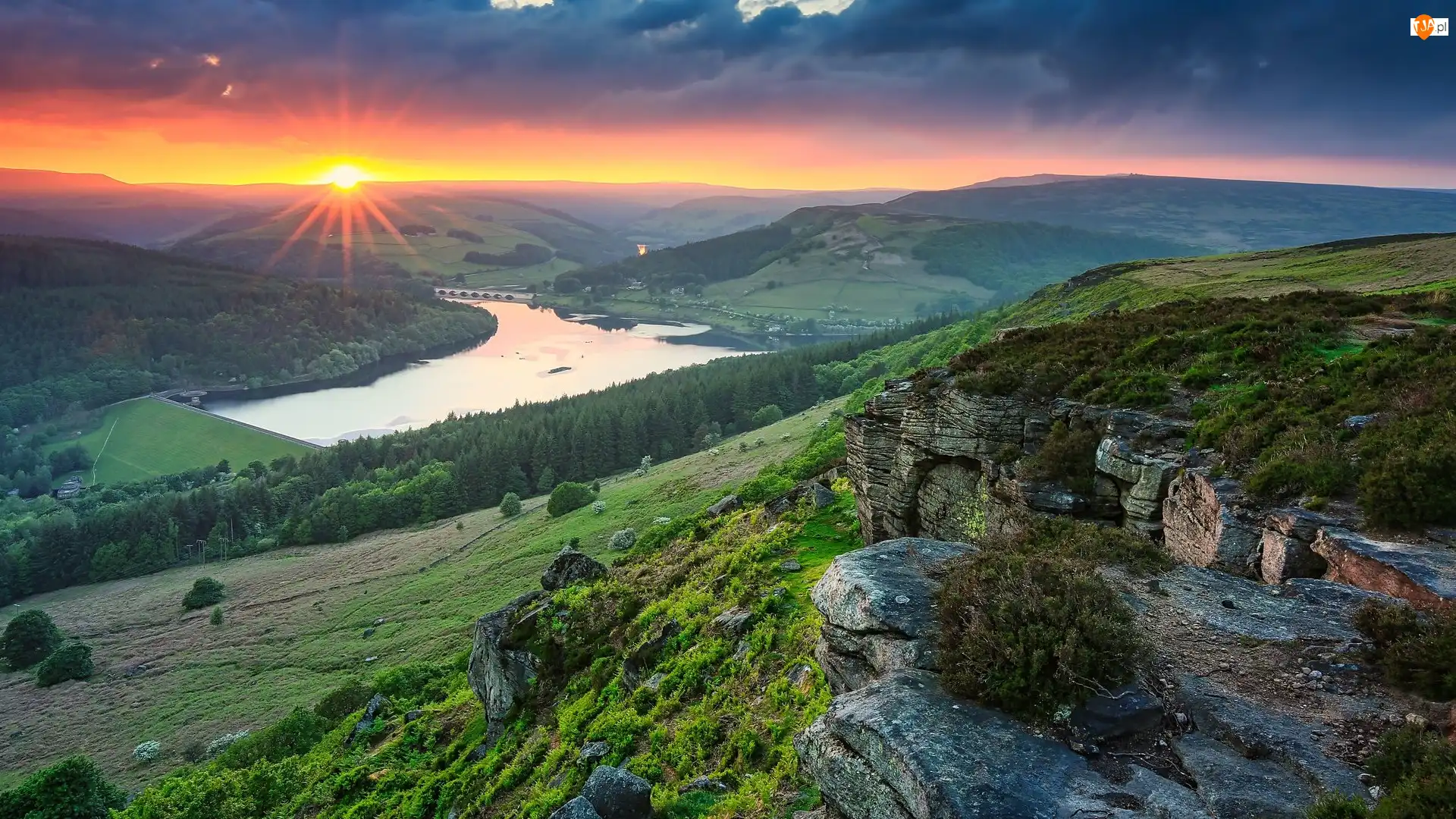 Anglia, Skały, Ladybower Reservoir, Wzgórza, Jezioro, Bamford Edge, Zachód słońca, Park Narodowy Peak District, Lasy