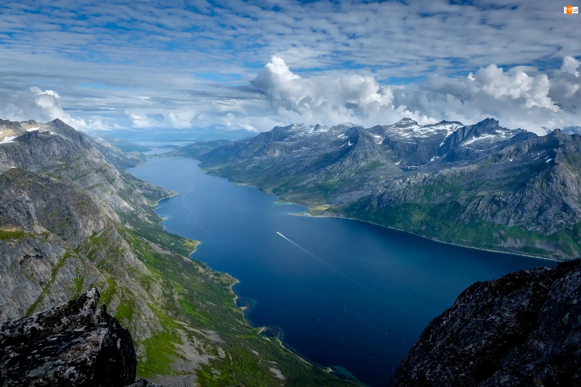 Góry, Fiord Ersfjorden, Gmina Troms, Chmury, Góra Skamtinden, Norwegia