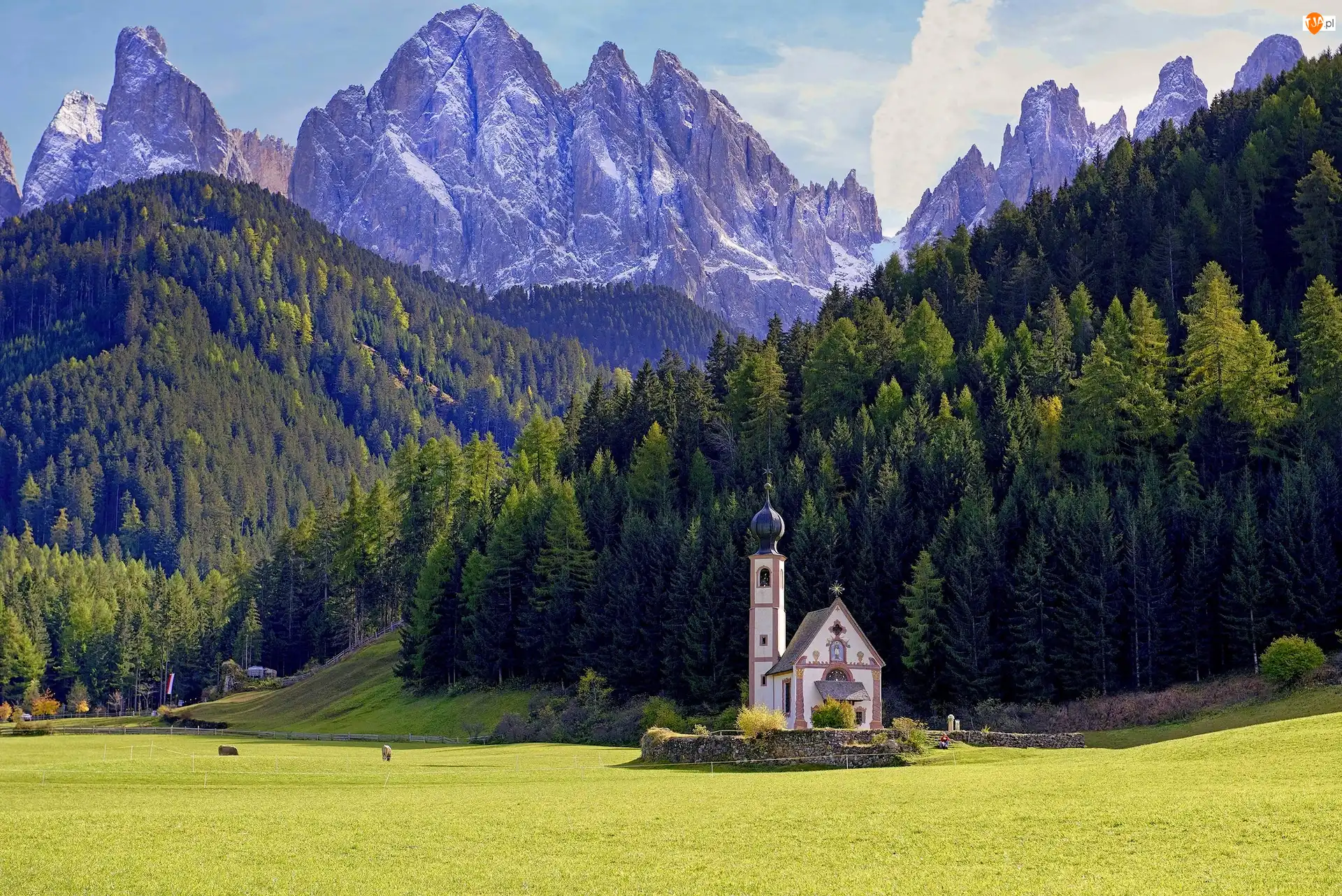 Góry, Kościółek św. Jana w Ranui, Dolina Val di Funes, Włochy, Dolomity