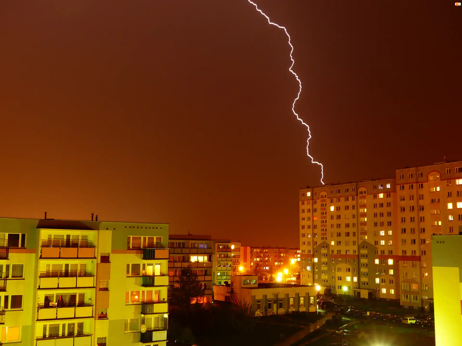 Piorun, Burza, Osiedle, Noc