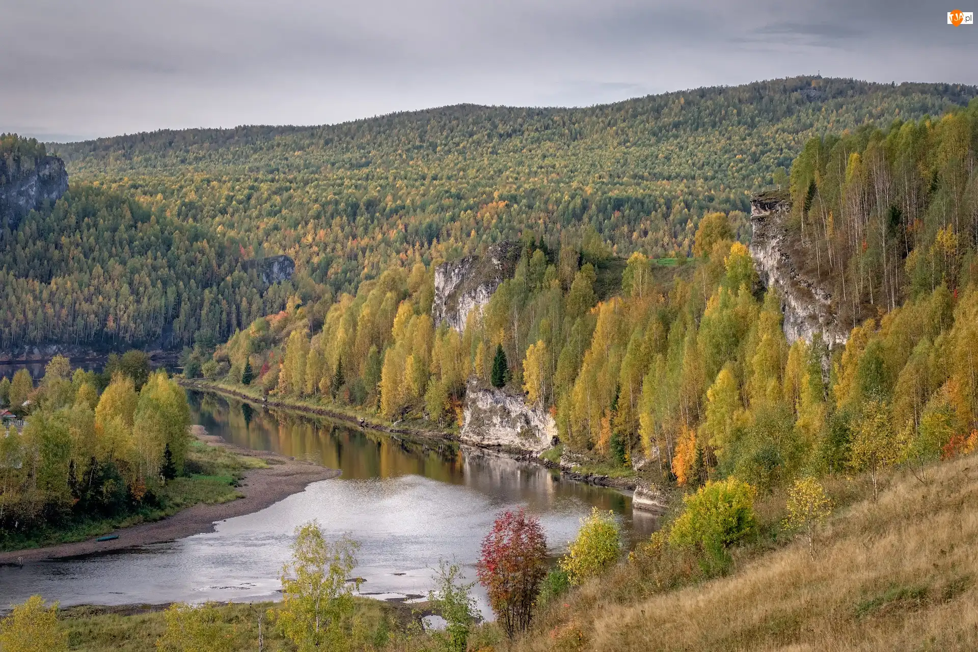 Rosja, Lasy, Kraj Permski, Skały, Gubacha, Jesień, Rzeka Kosva, Drzewa, Góry